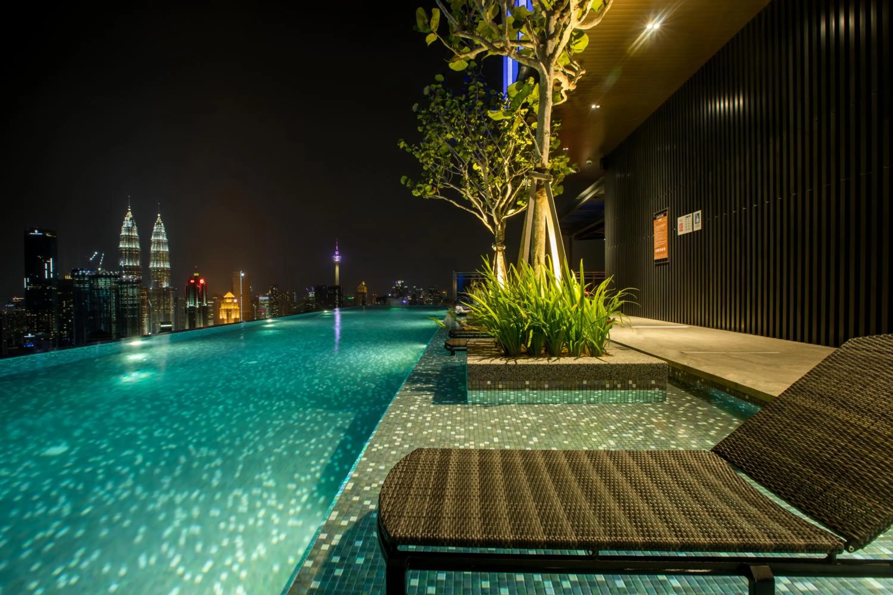 Swimming pool in Expressionz 48th floor Sky Pool