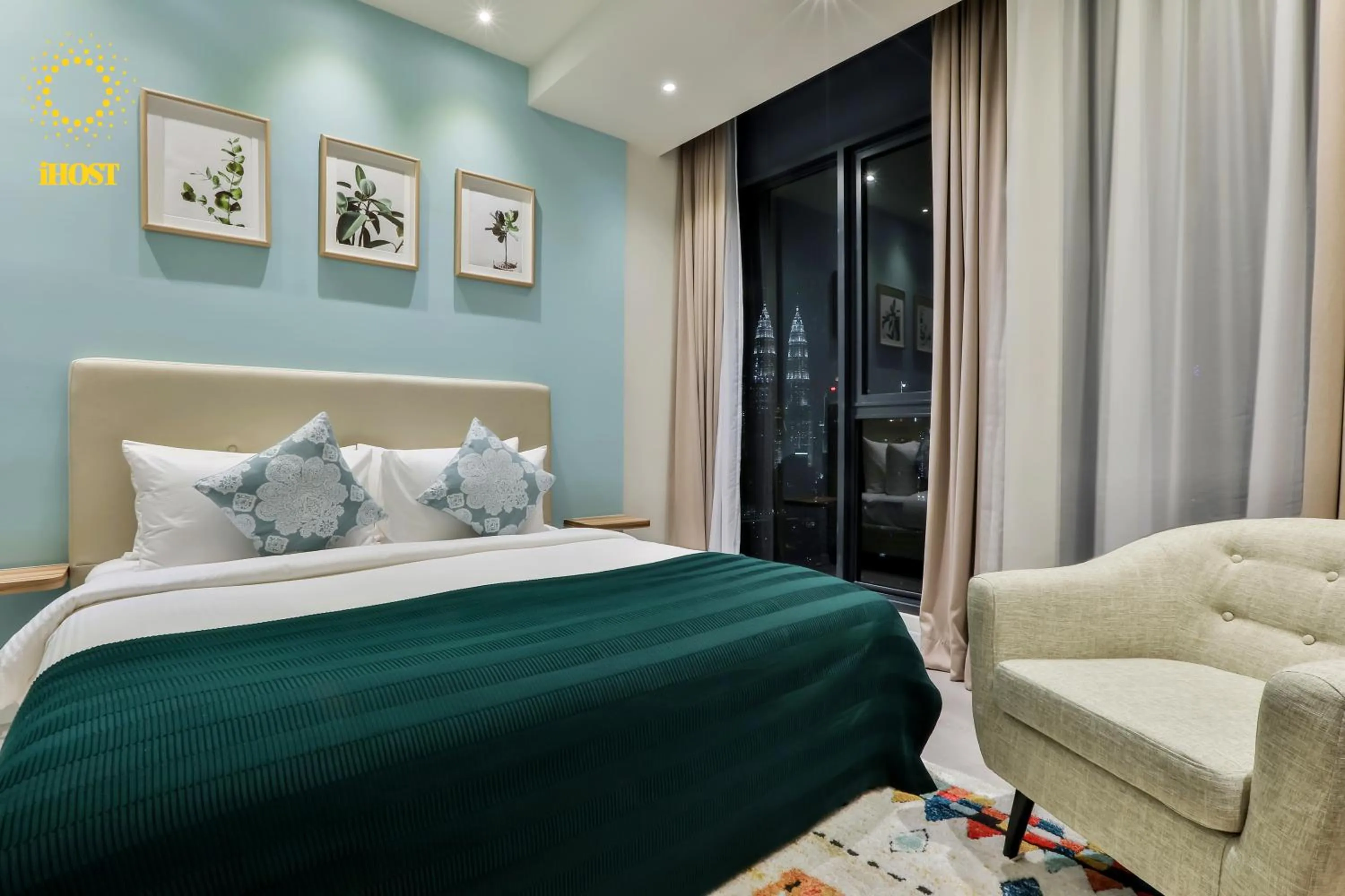 Photo of the whole room in Expressionz 48th floor Sky Pool