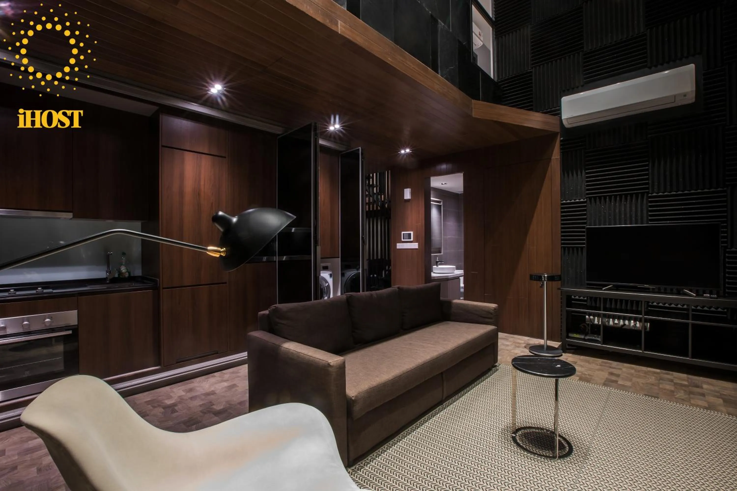 TV and multimedia in Expressionz 48th floor Sky Pool