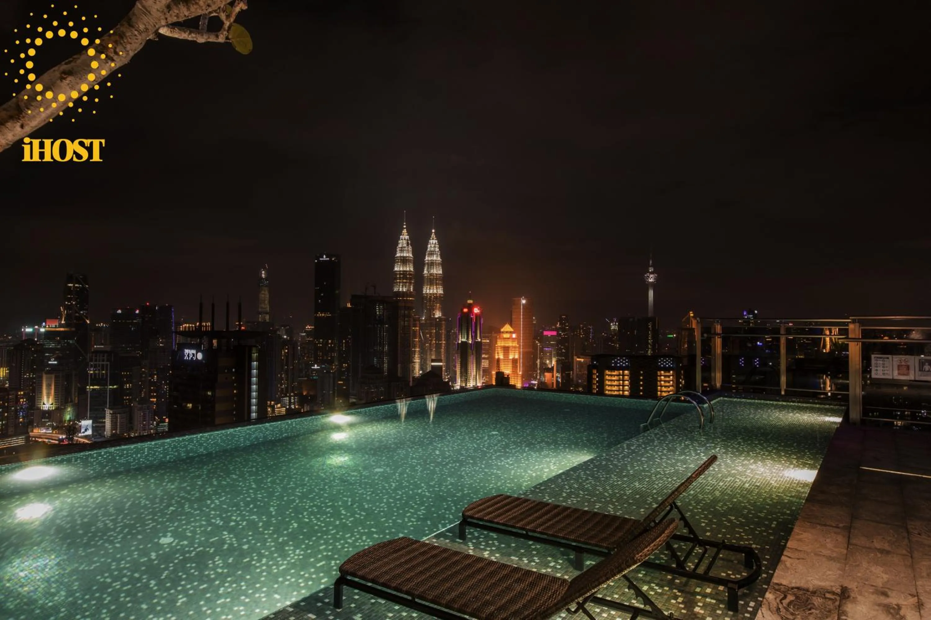Swimming pool in Expressionz 48th floor Sky Pool