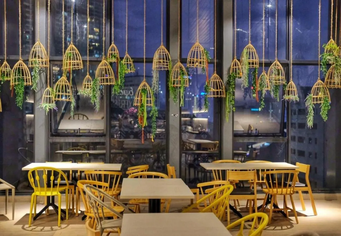 Restaurant/places to eat in Expressionz 48th floor Sky Pool