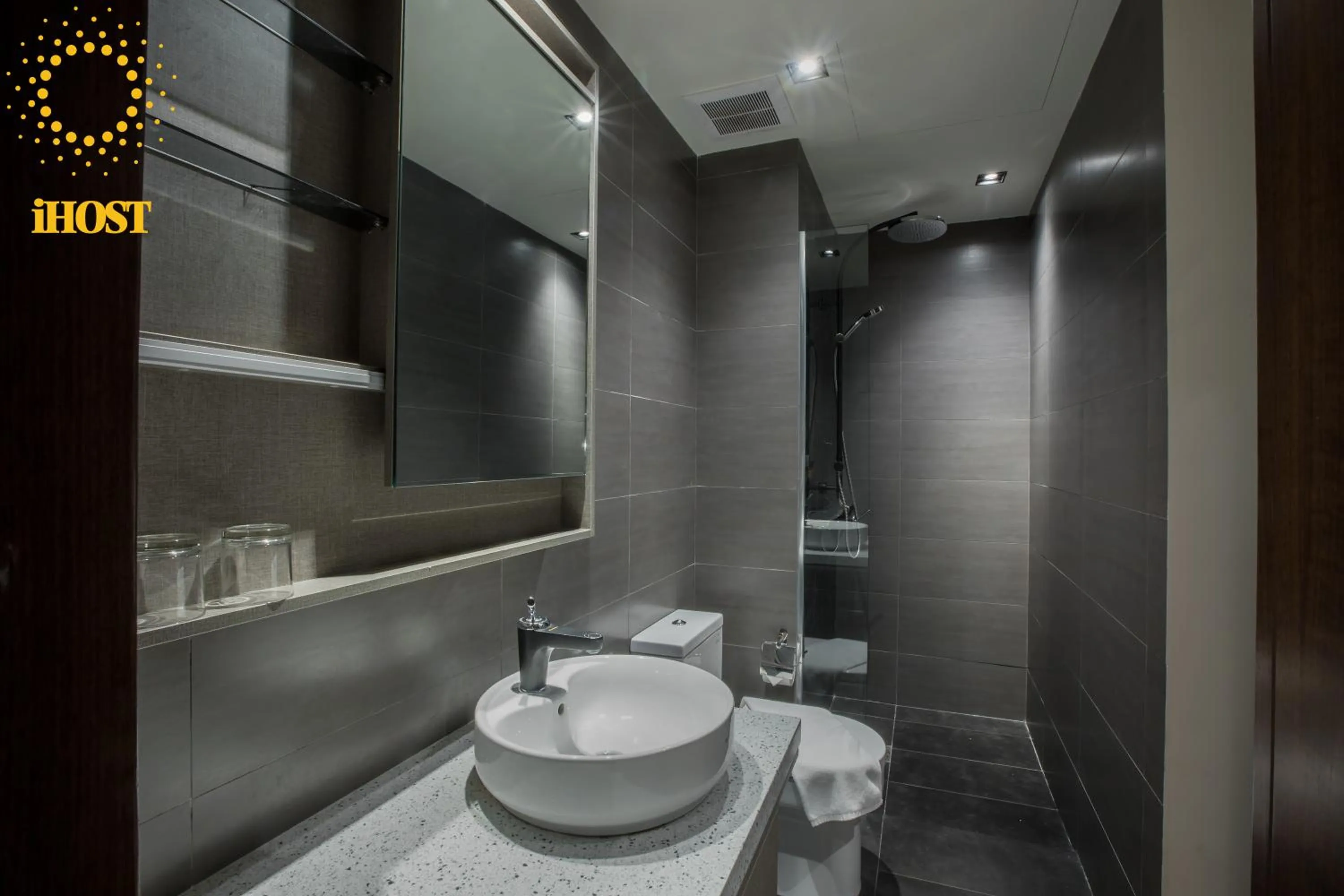 Toilet in Expressionz 48th floor Sky Pool