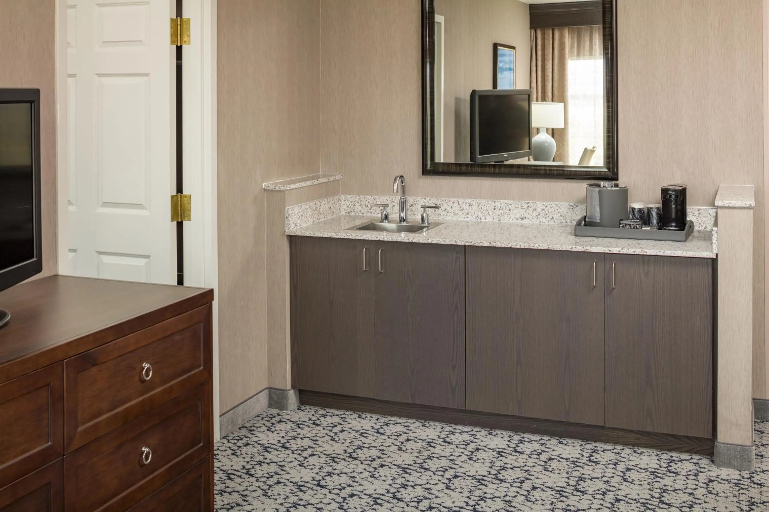 Coffee/tea facilities in Inn at Middletown