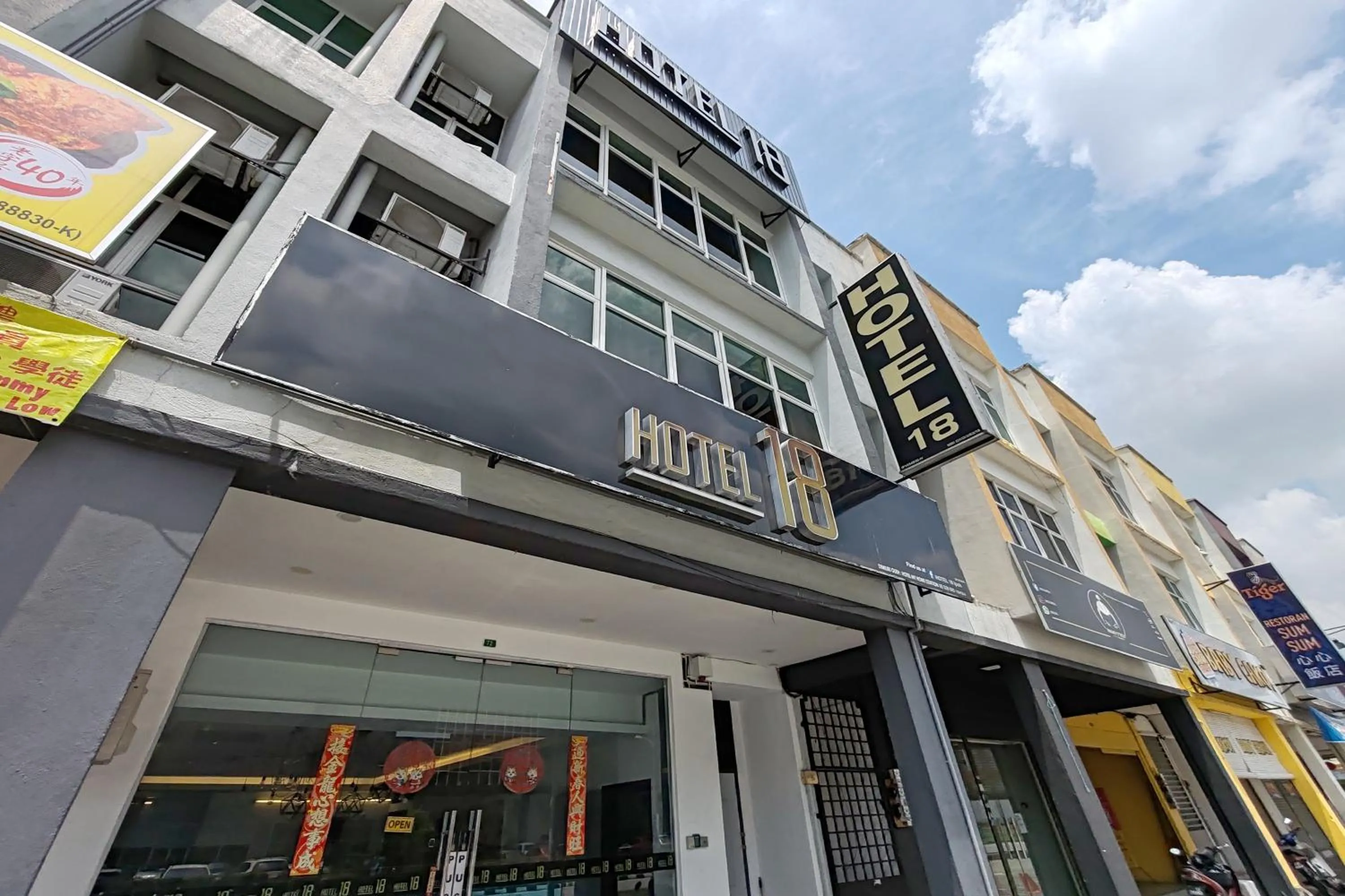 Property building in Hotel 18 Ipoh Aeon Mall