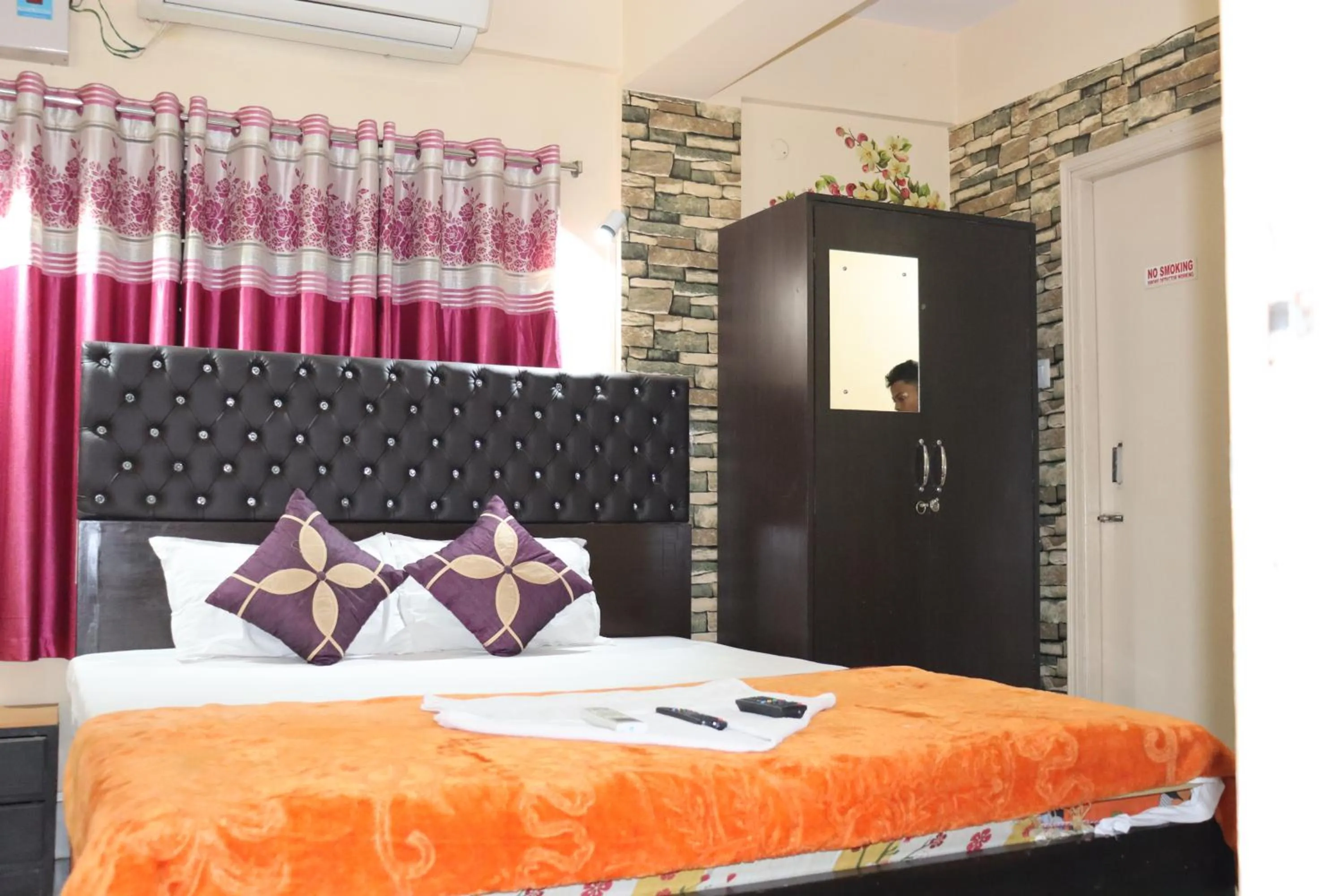 Bedroom, Bed in The Salvation Army RED SHIELD GUEST HOUSE