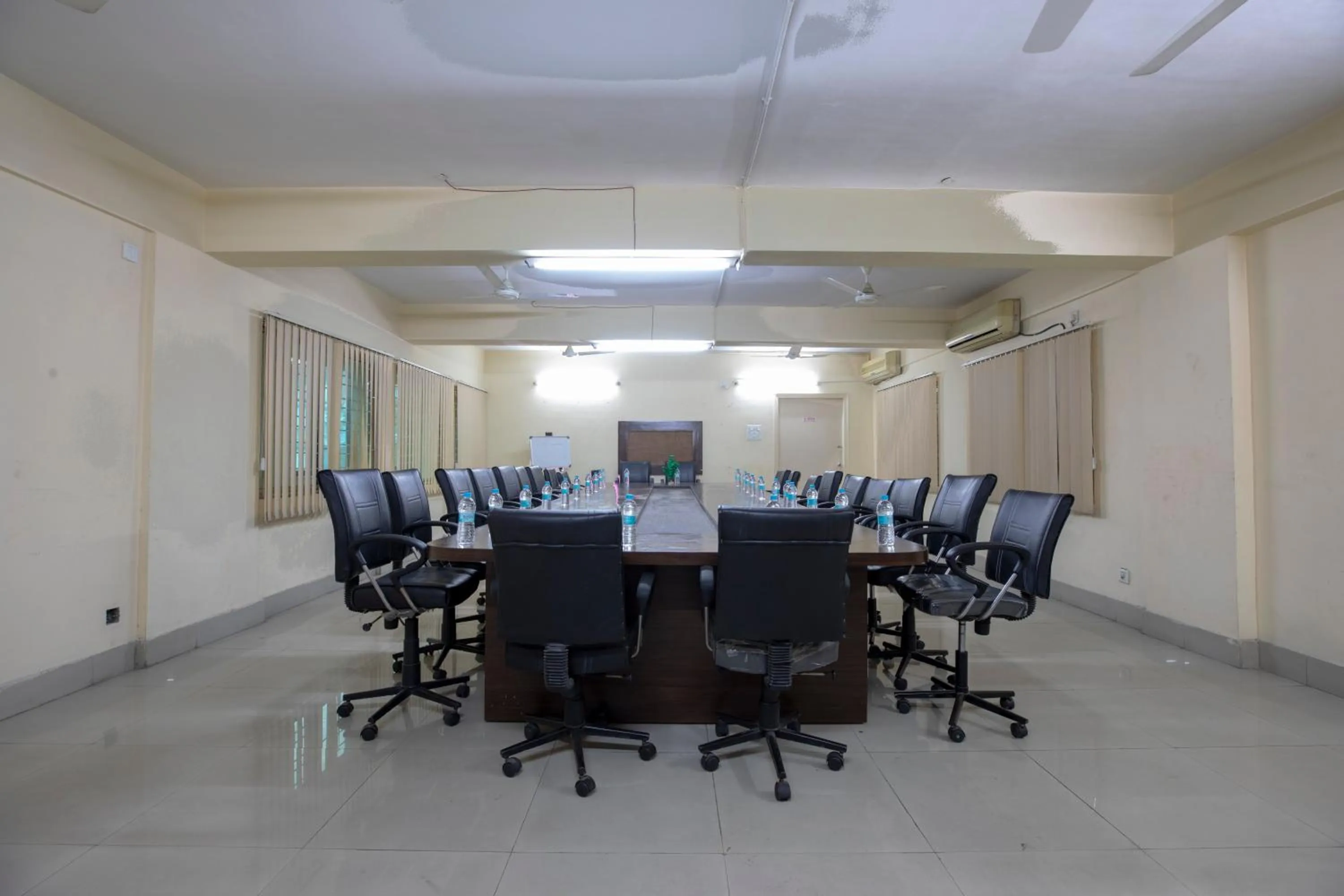 Meeting/conference room in The Salvation Army RED SHIELD GUEST HOUSE