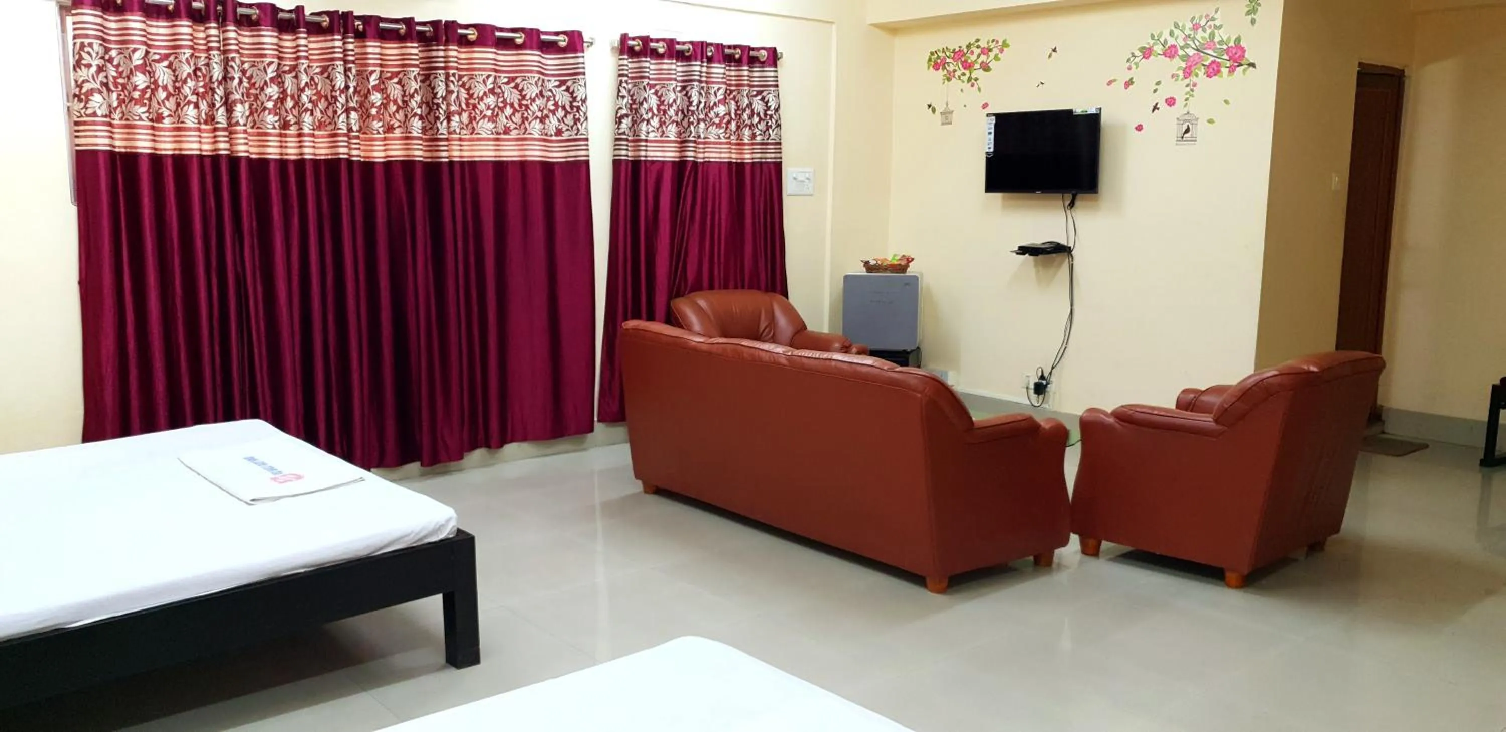 Seating area, Bed in The Salvation Army RED SHIELD GUEST HOUSE