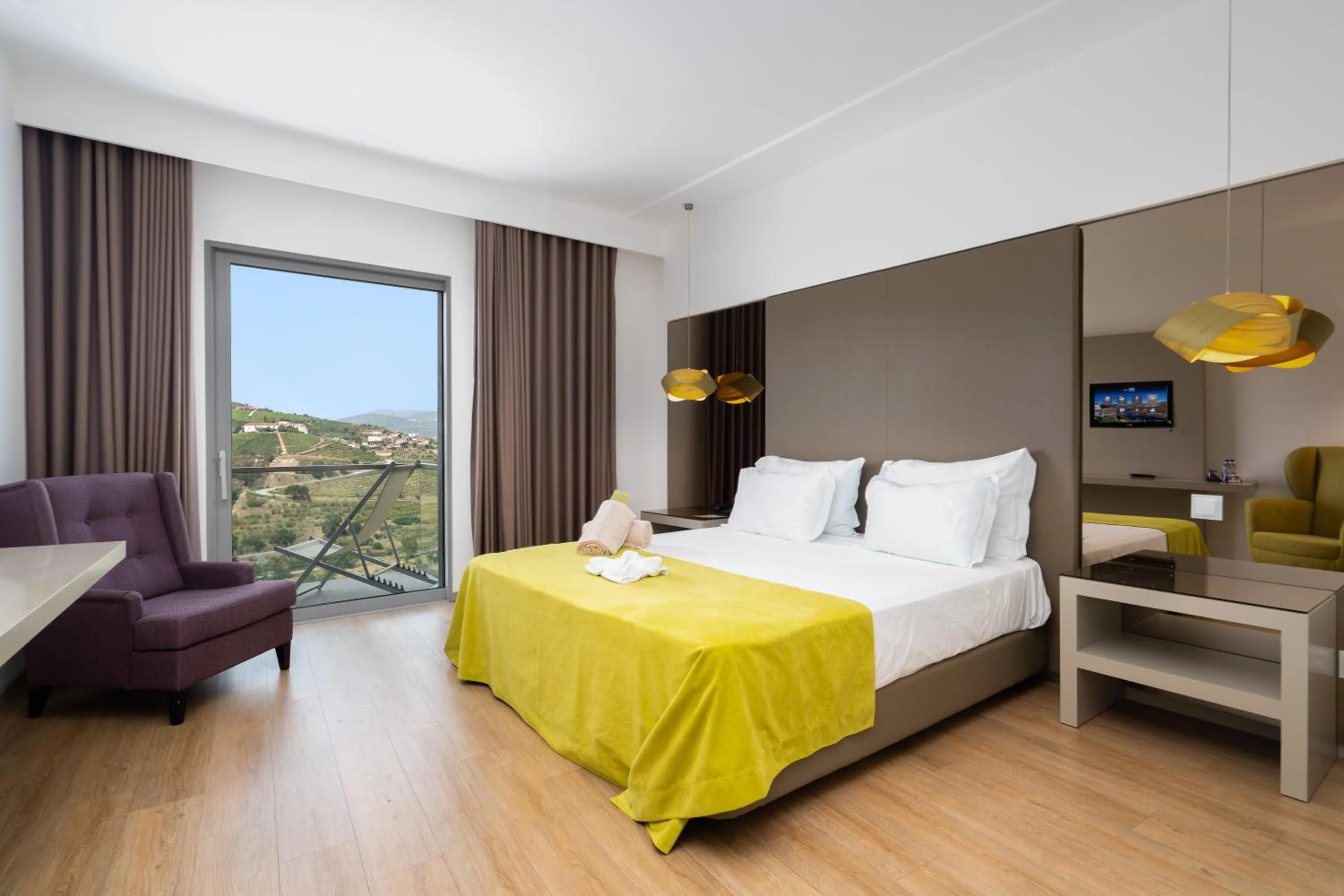 Bed in Delfim Douro Hotel