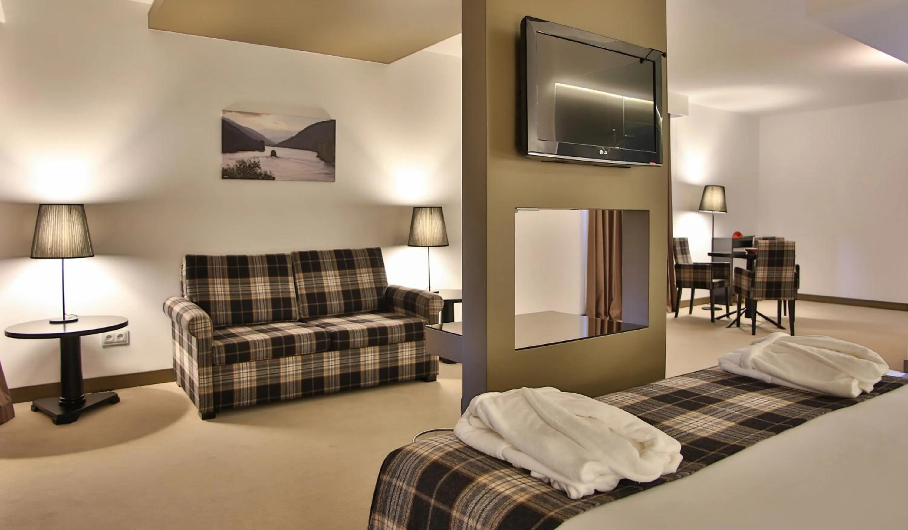 Photo of the whole room, Bed in Delfim Douro Hotel