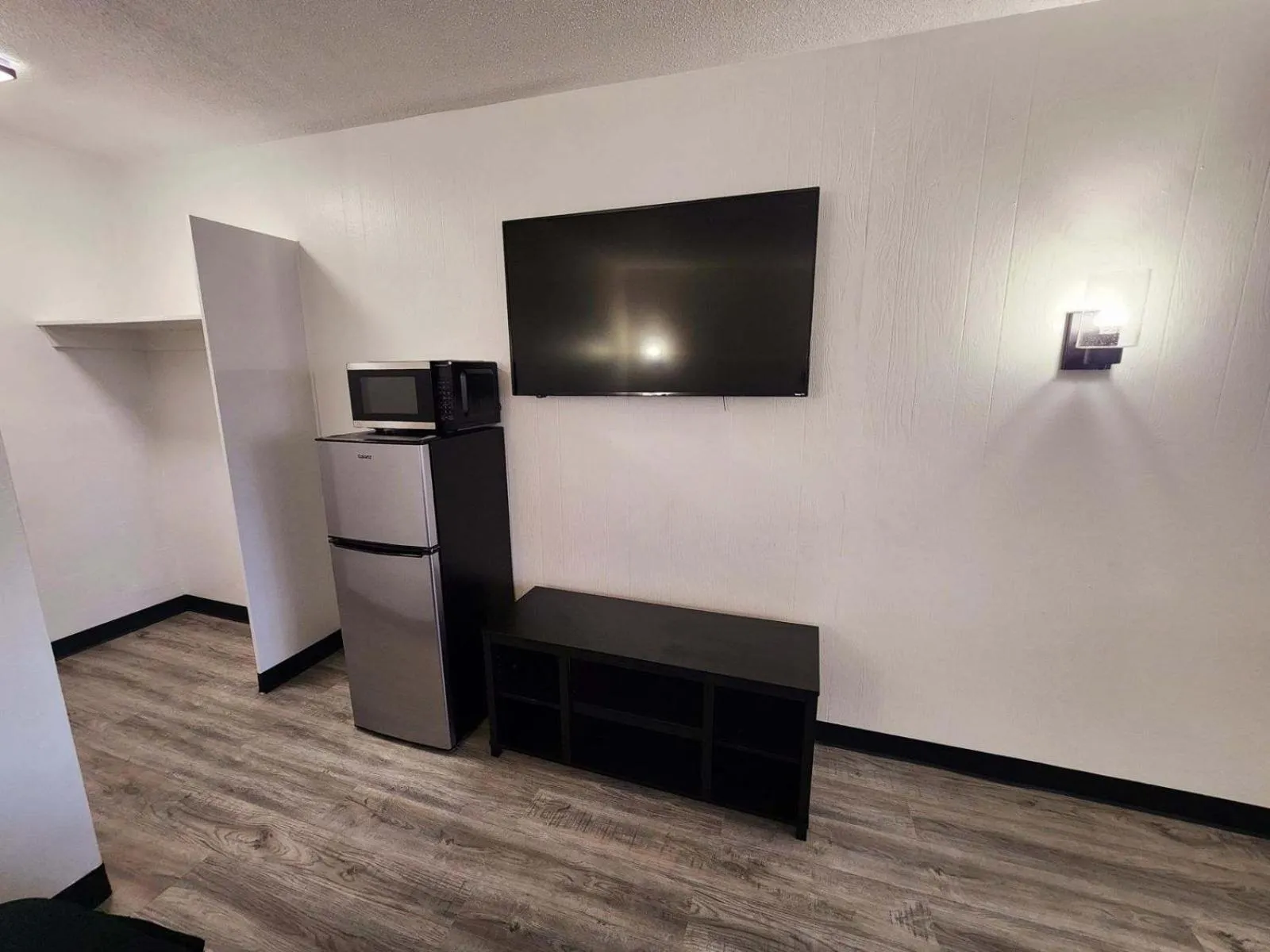 TV and multimedia in The Hastings Inn Salina