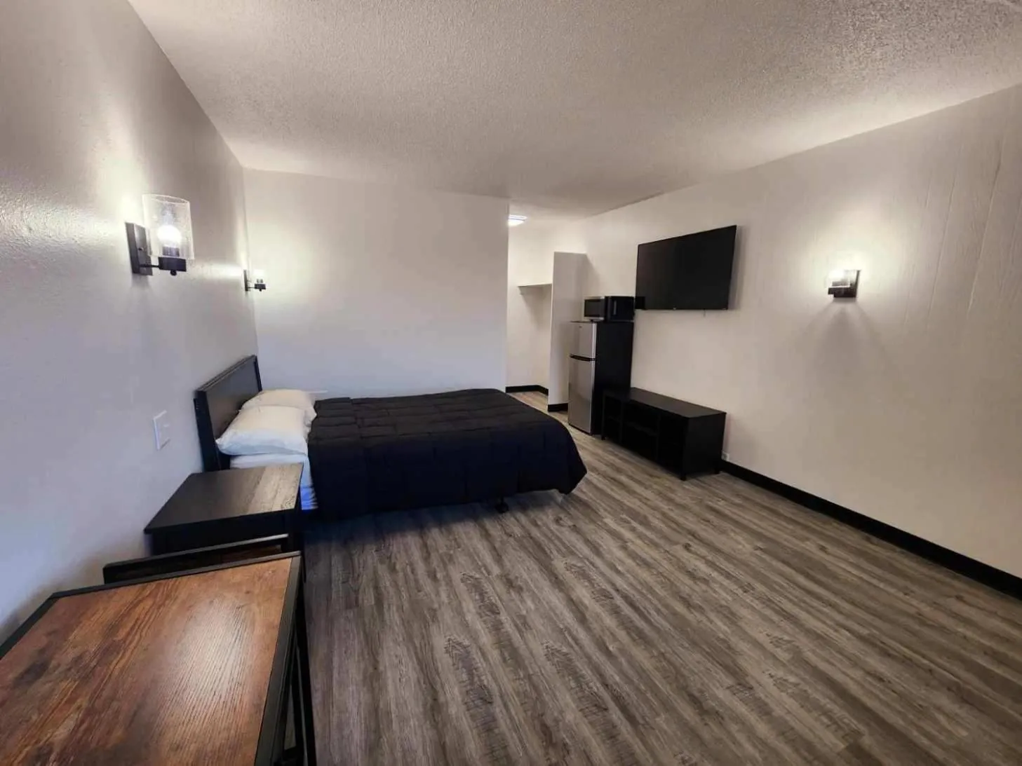 Photo of the whole room, Bed in The Hastings Inn Salina