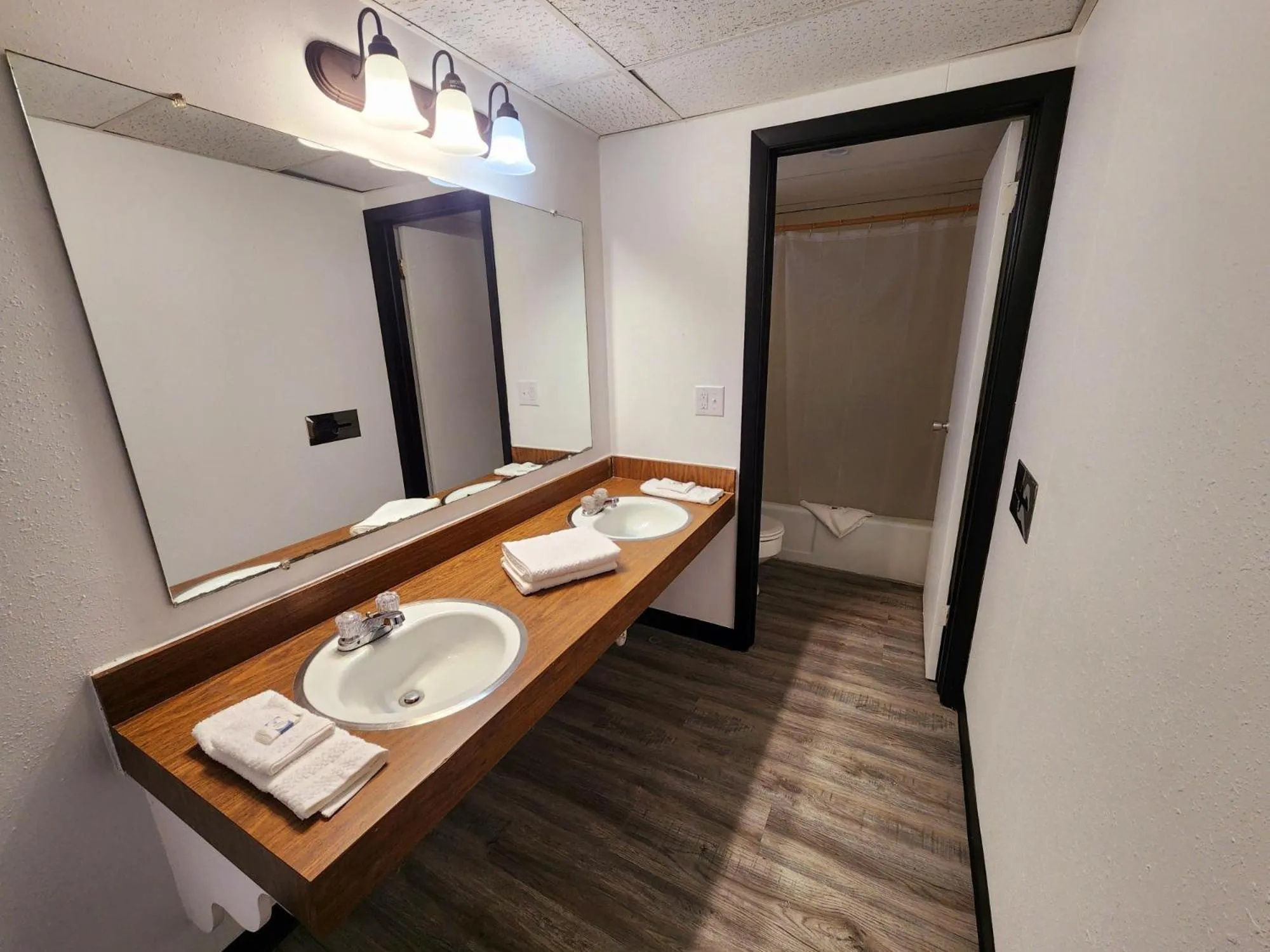 Bathroom in The Hastings Inn Salina