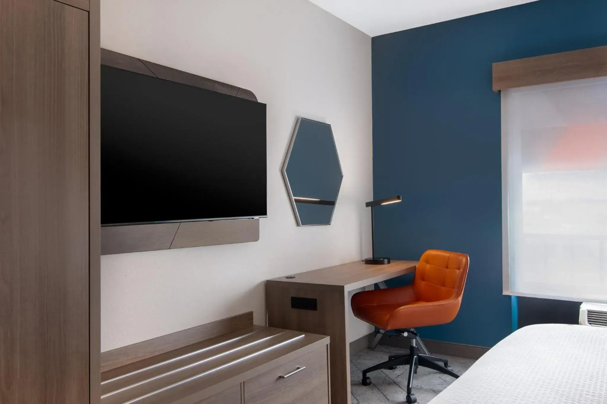 Standard King Room in Holiday Inn Express Hotel & Suites Prattville South by IHG Standard King Room in Holiday Inn Express Hotel & Suites Prattville South by IHG