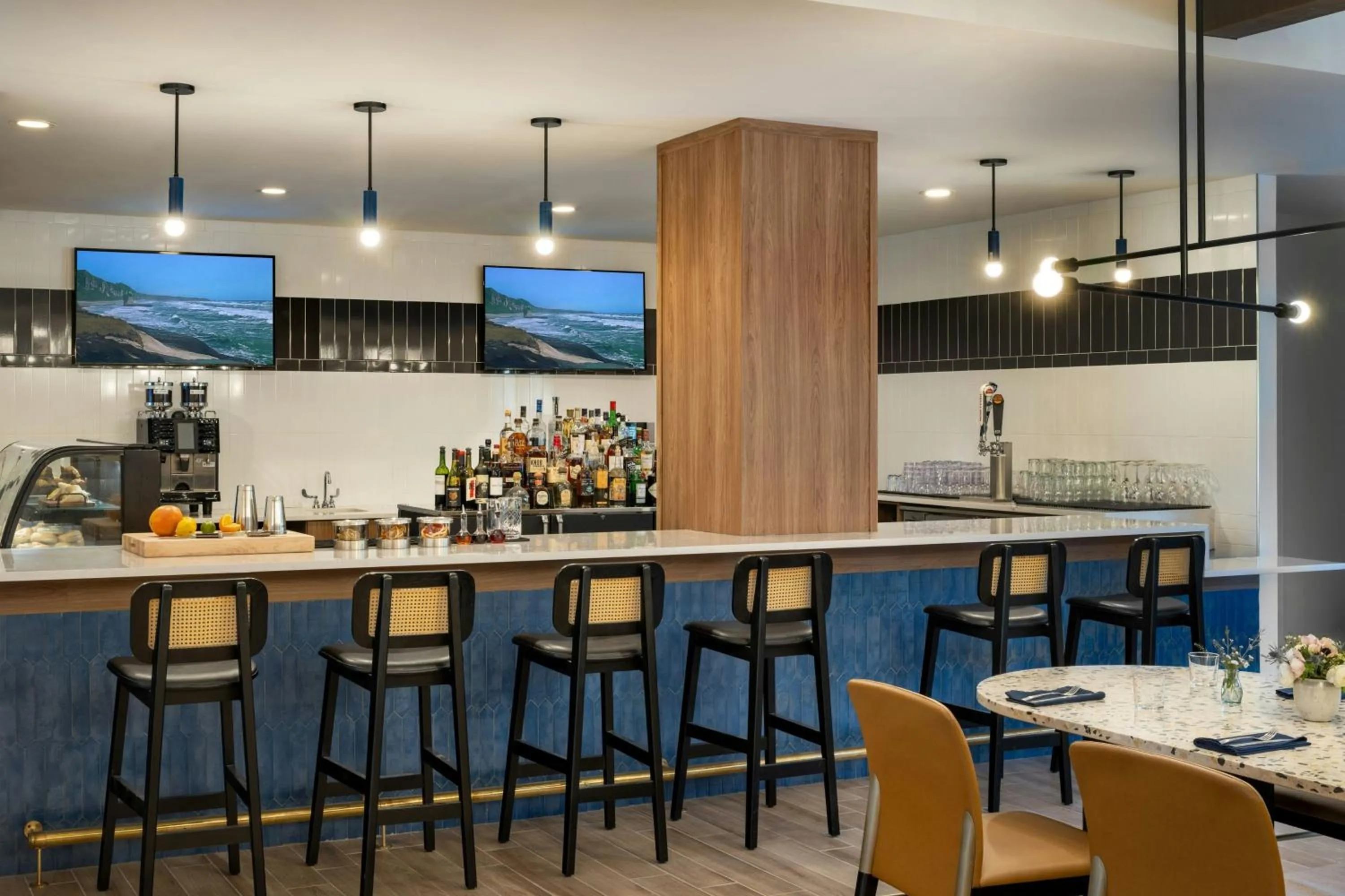 Restaurant/places to eat in Delta Hotels by Marriott Jacksonville Deerwood