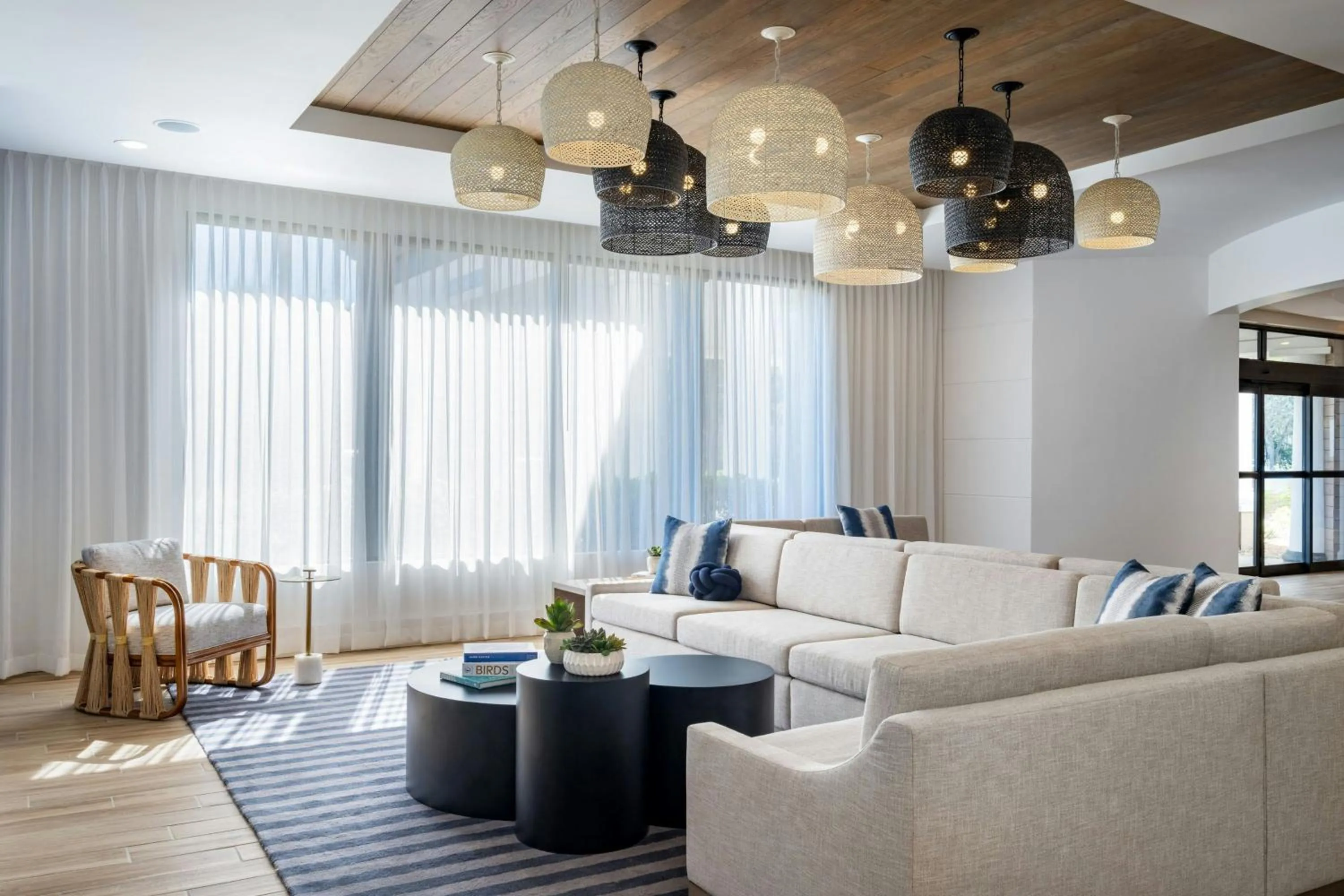 Lobby or reception in Delta Hotels by Marriott Jacksonville Deerwood