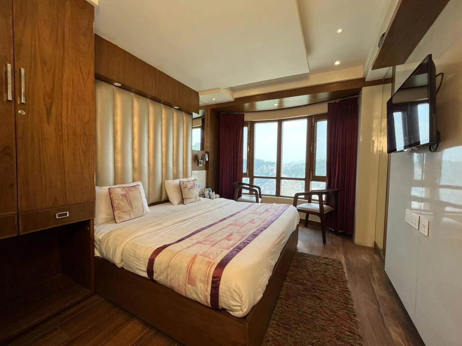 Photo of the whole room, Bed in Mahaveer Shimla By Royal Collection Hotels