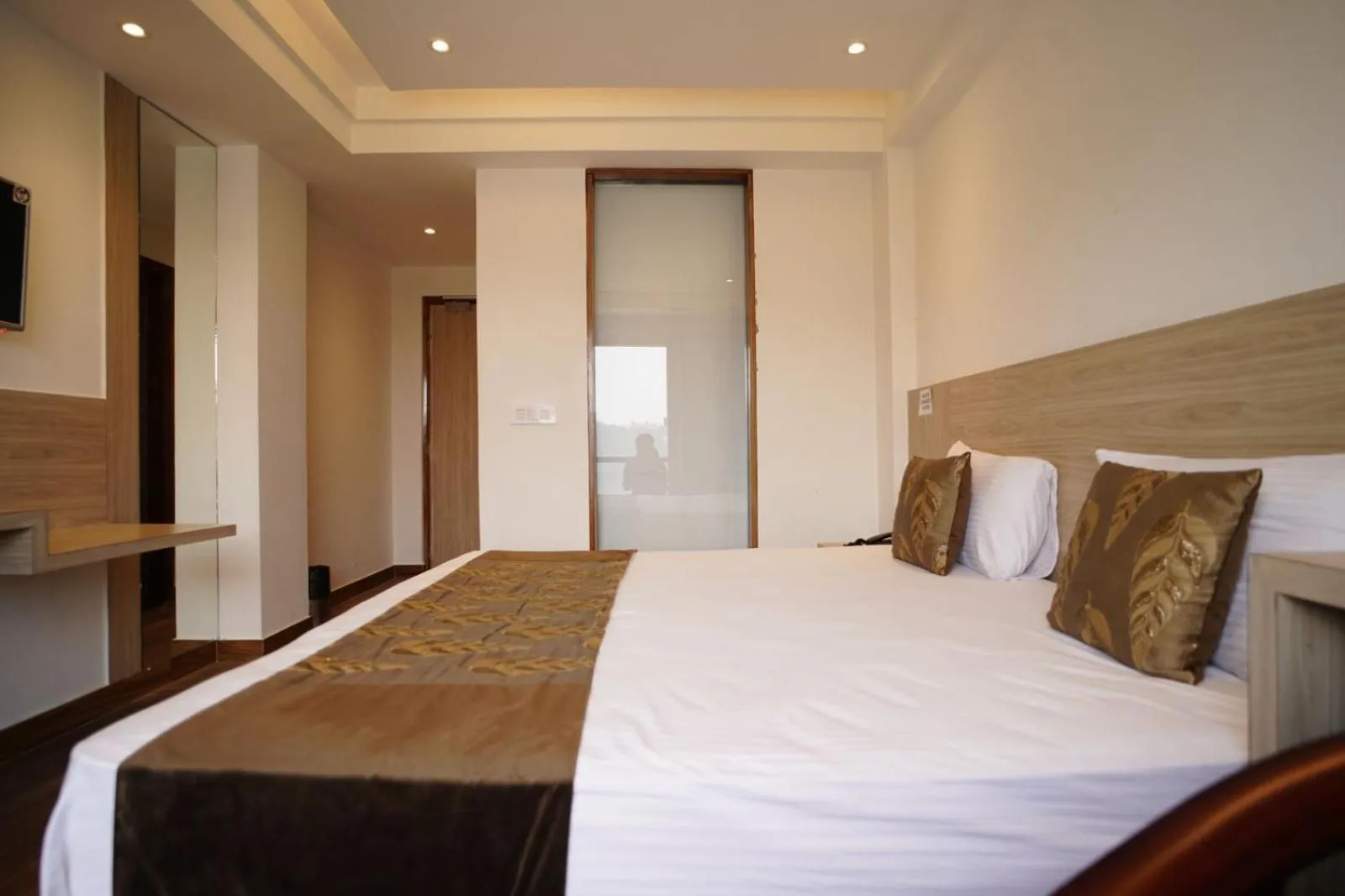 Photo of the whole room, Bed in Mahaveer Shimla By Royal Collection Hotels