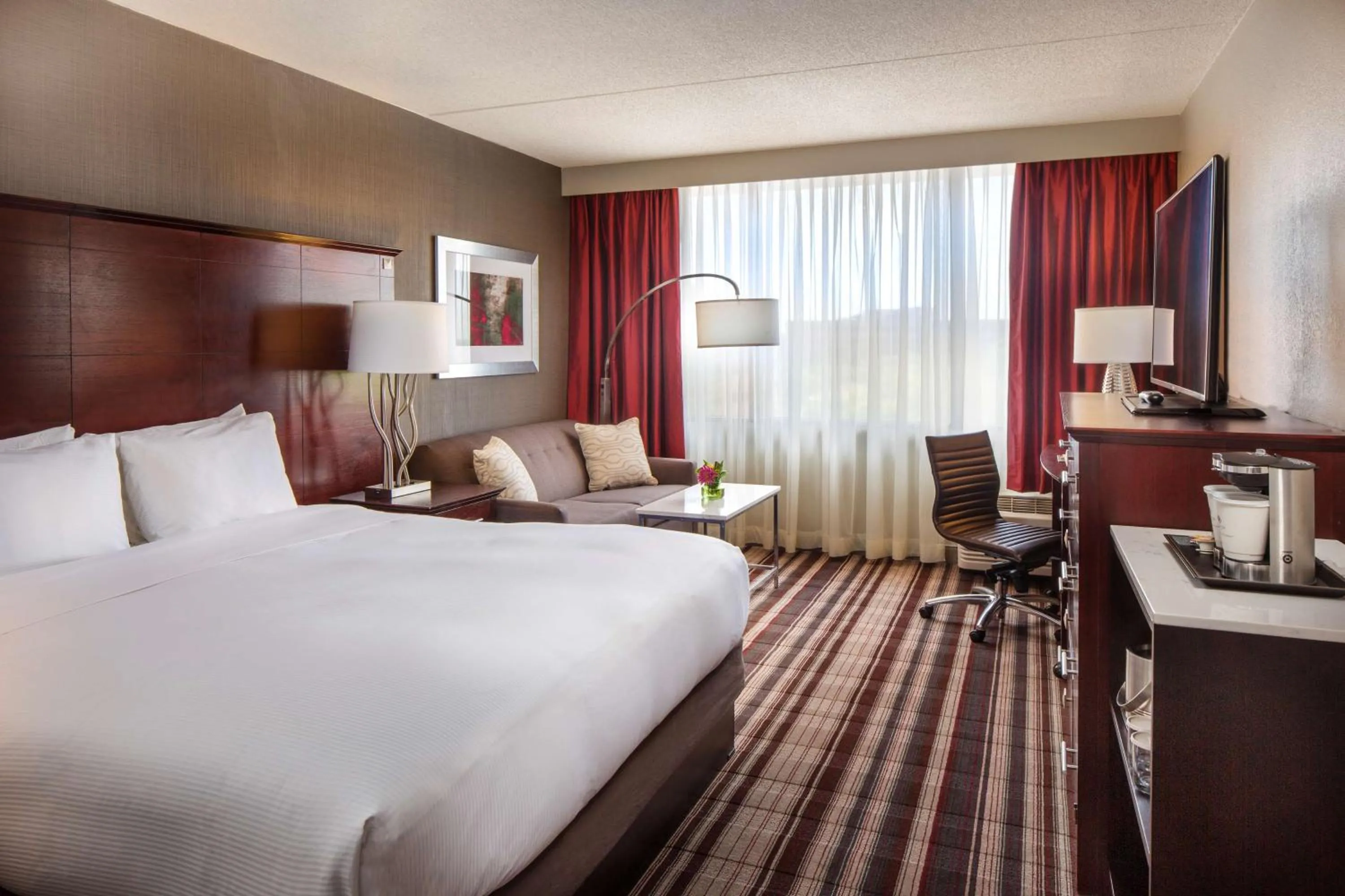 Bedroom, Bed in DoubleTree by Hilton Hotel Largo Washington DC