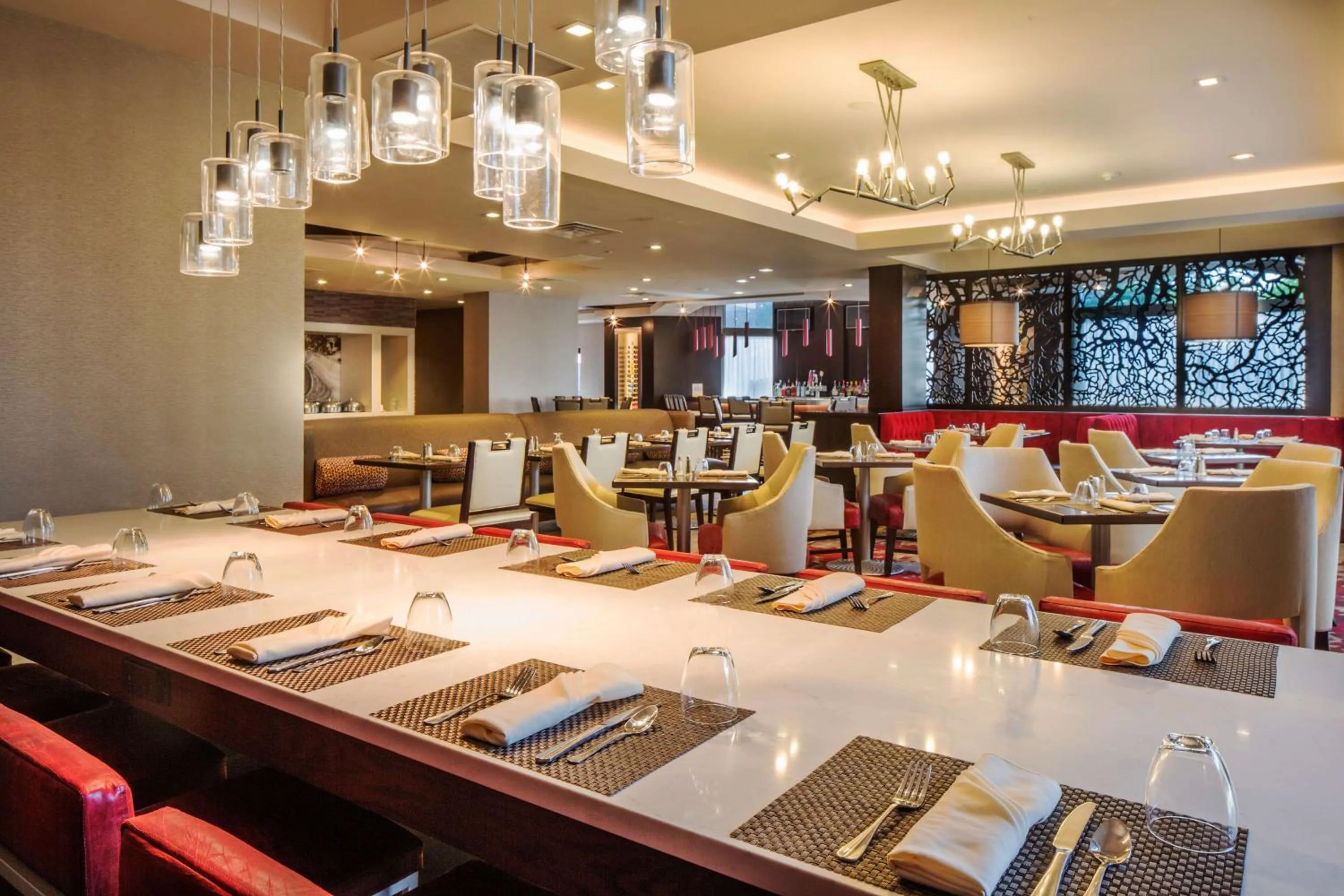 Restaurant/places to eat in DoubleTree by Hilton Hotel Largo Washington DC