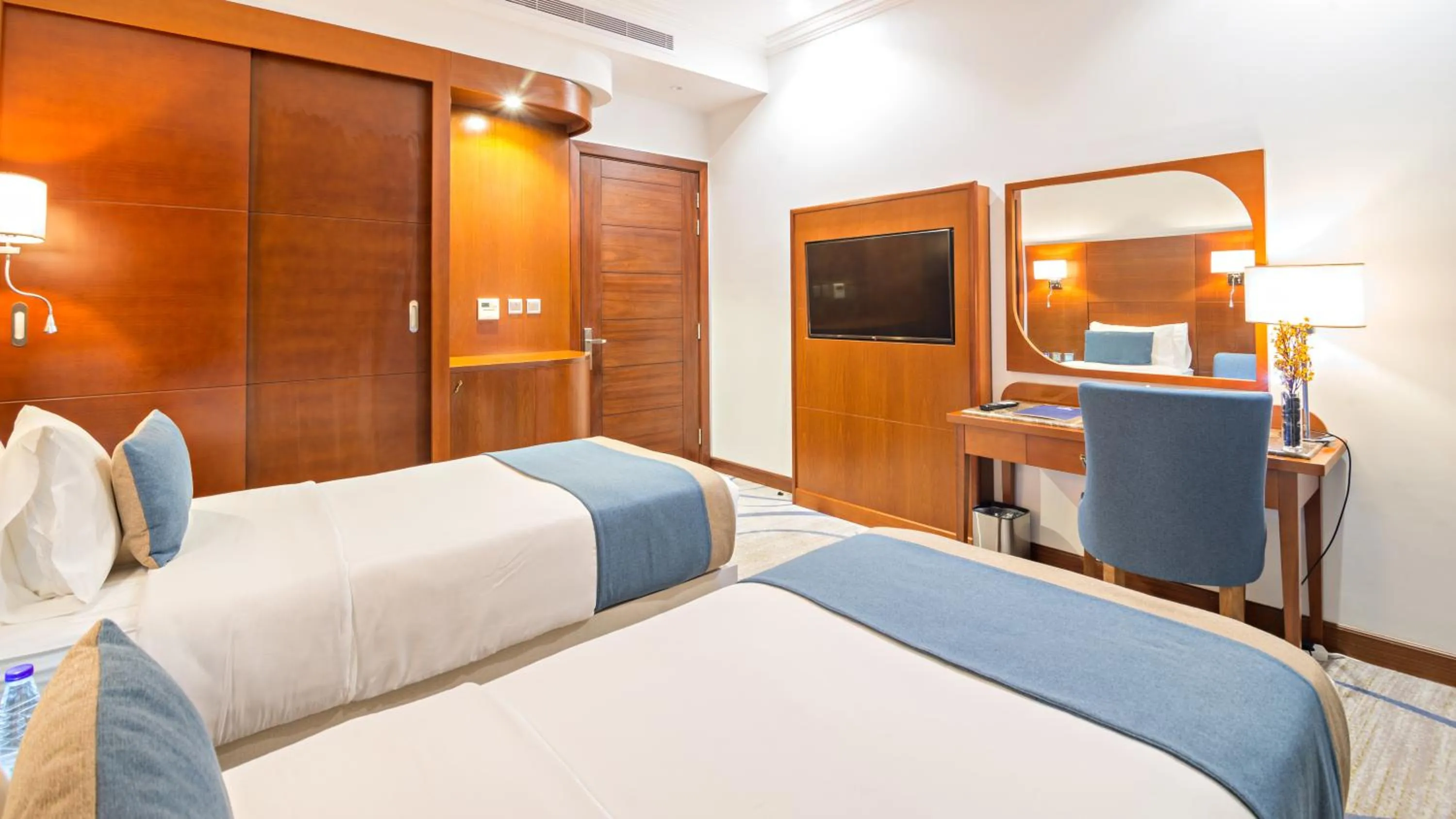 Bed in Jiwar Almasi Hotel