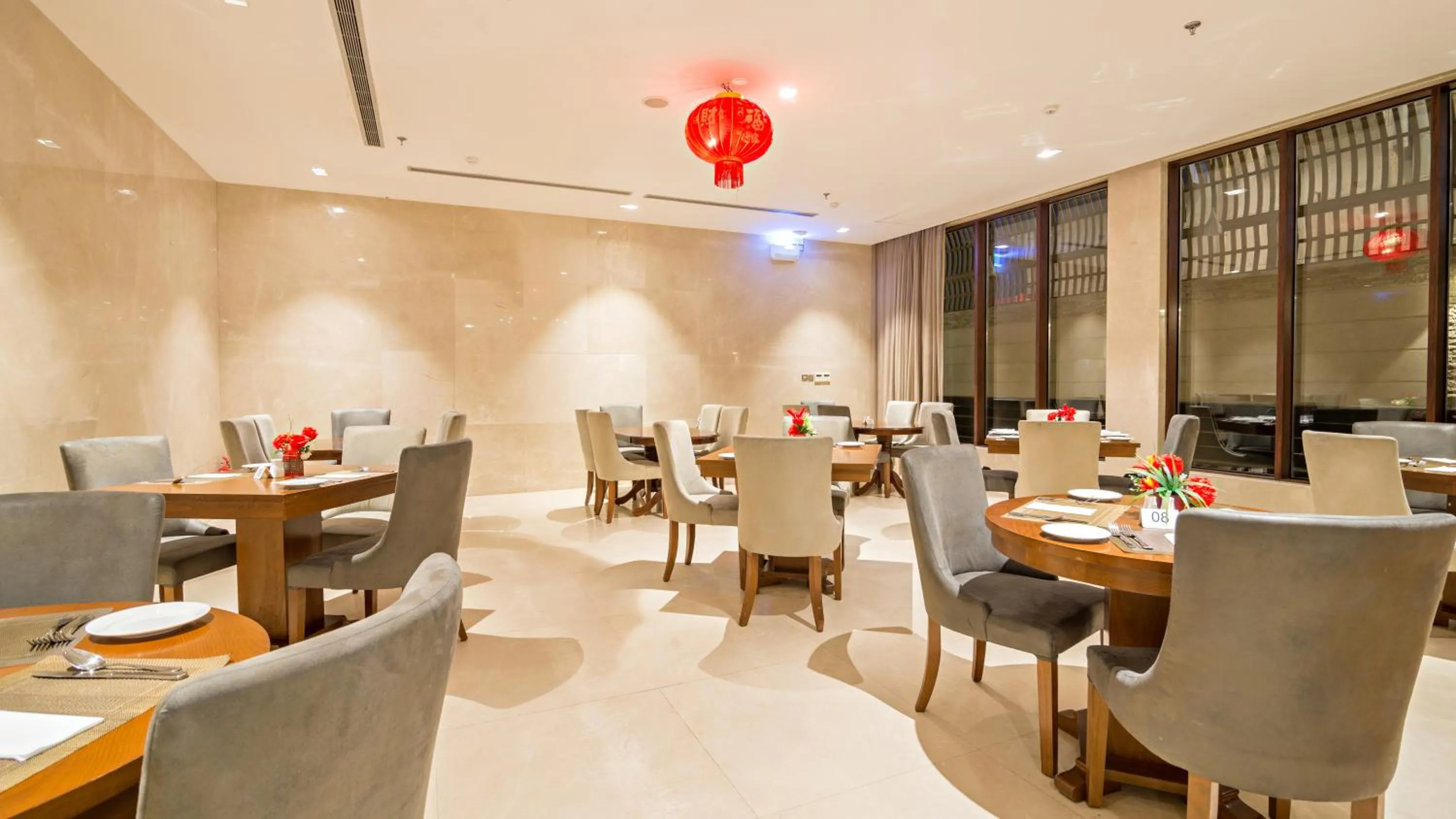 Restaurant/places to eat in Jiwar Almasi Hotel