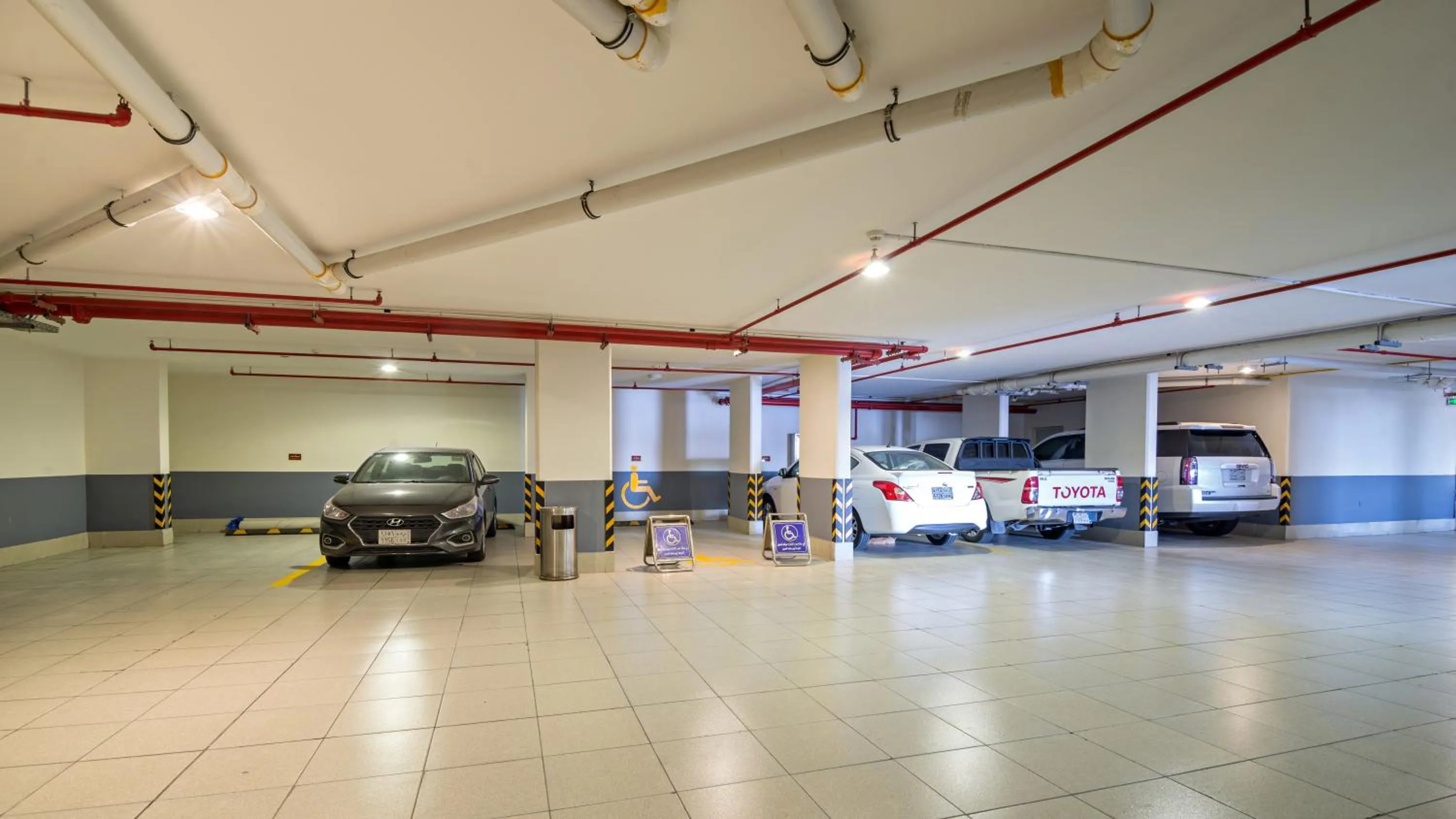 Parking in Jiwar Almasi Hotel