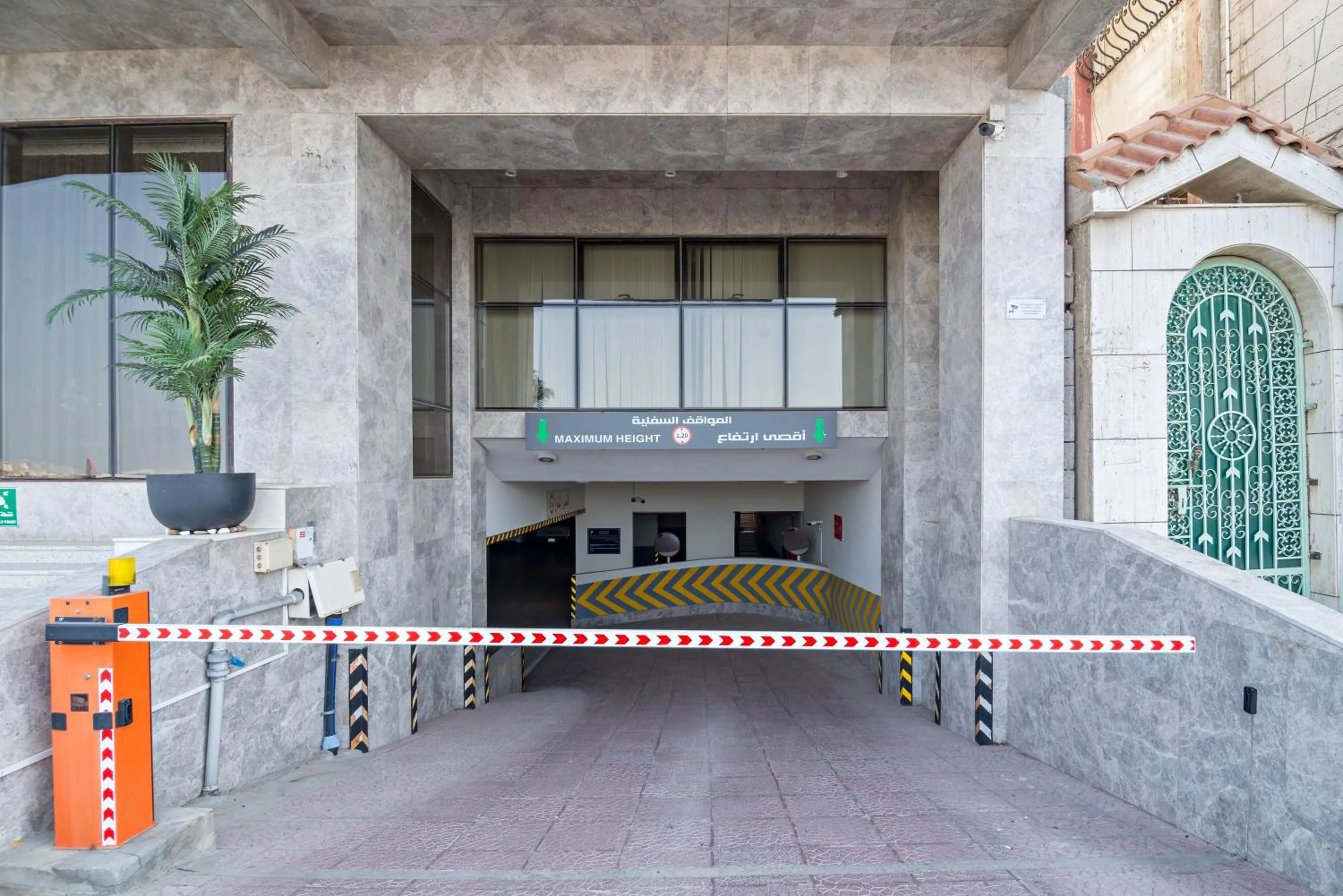 Parking in Jiwar Almasi Hotel