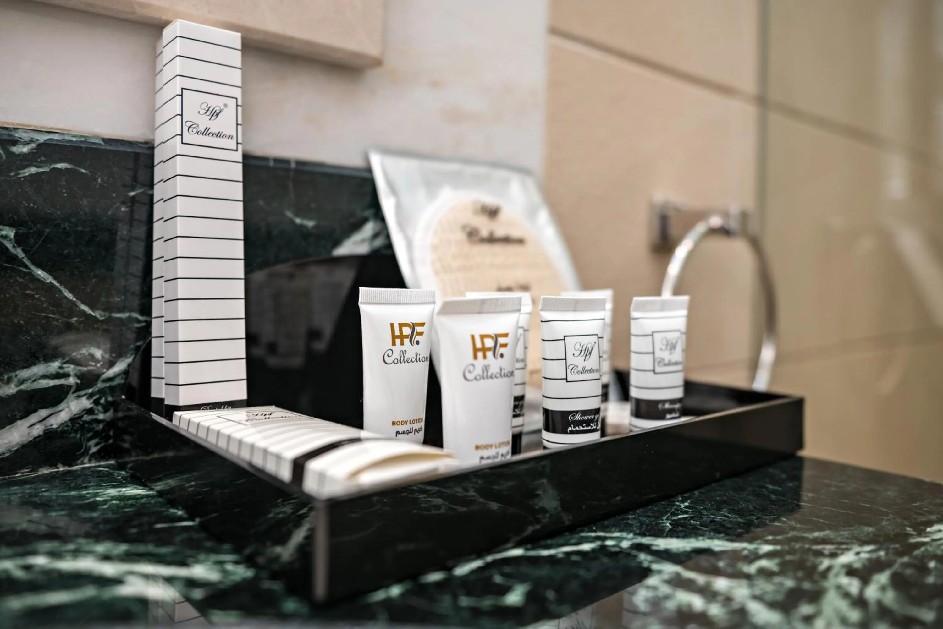 Bathroom in Jiwar Almasi Hotel