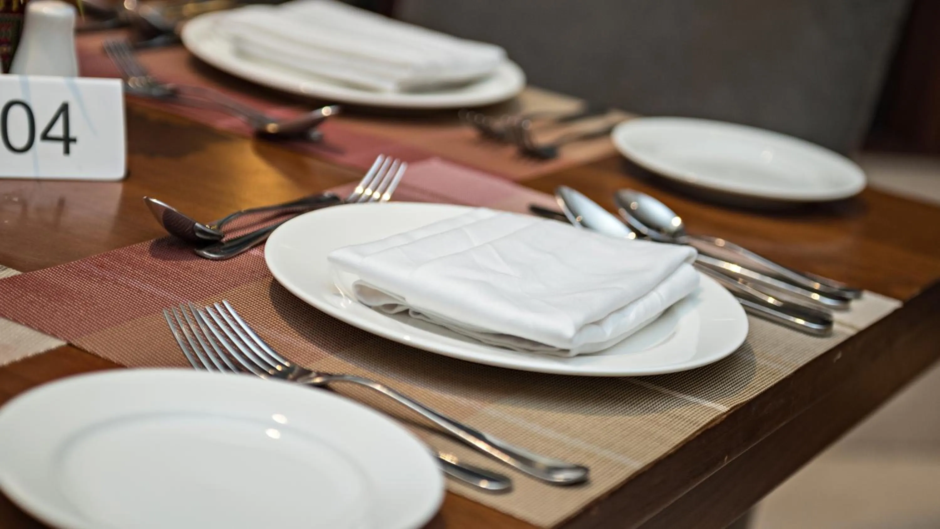 Restaurant/places to eat in Jiwar Almasi Hotel