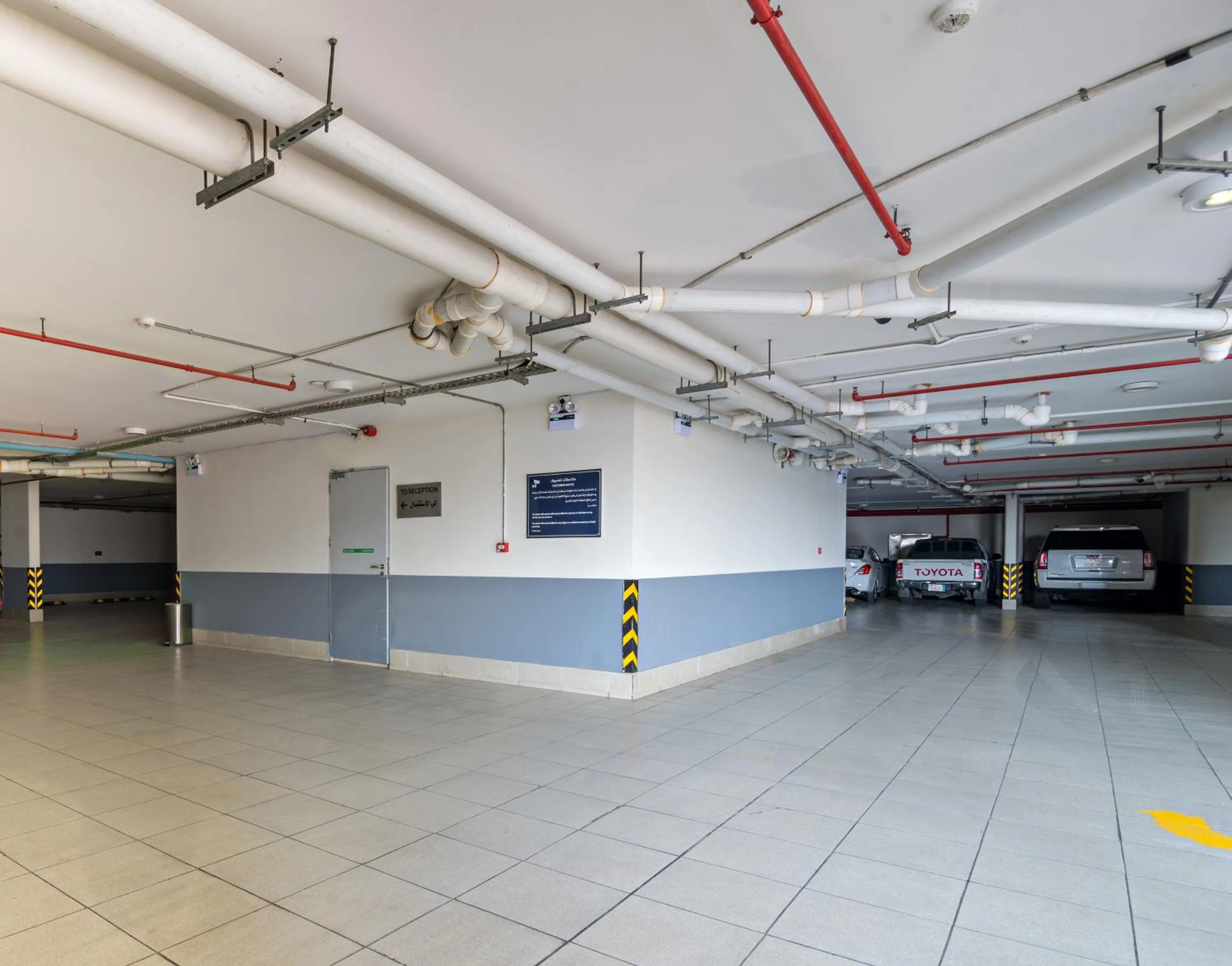 Parking in Jiwar Almasi Hotel