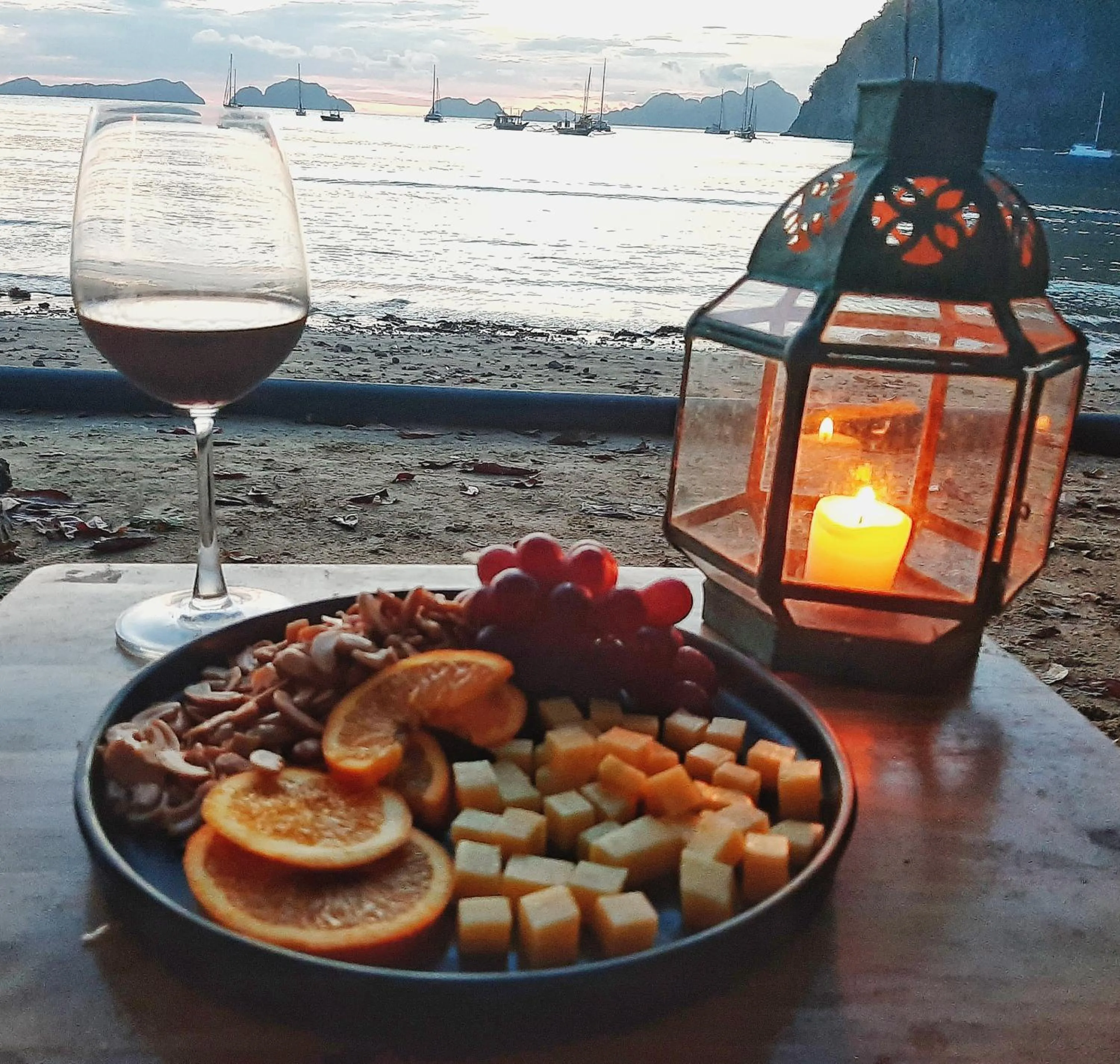 Food and drinks in Maligaya Beach Bungalows