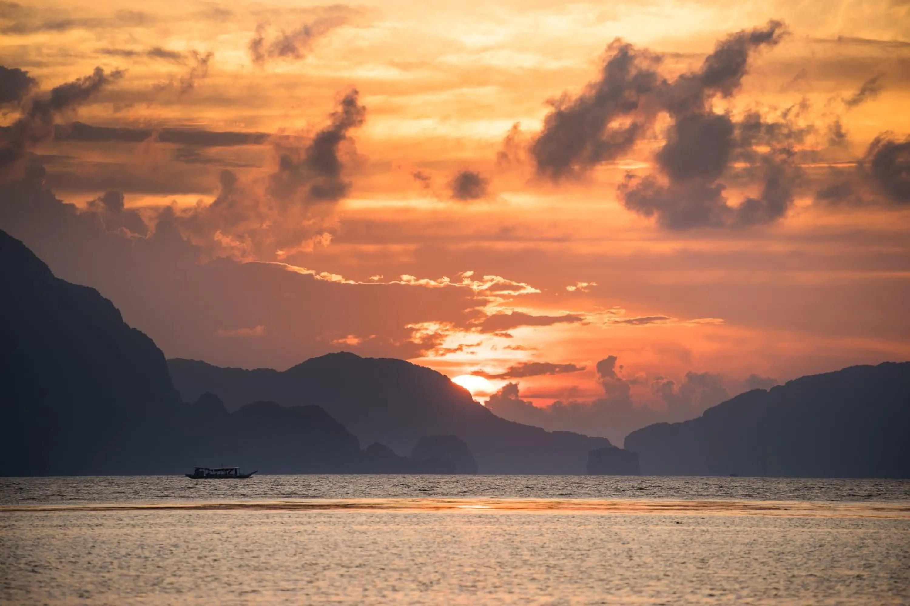 Sunset in Maligaya Beach Bungalows