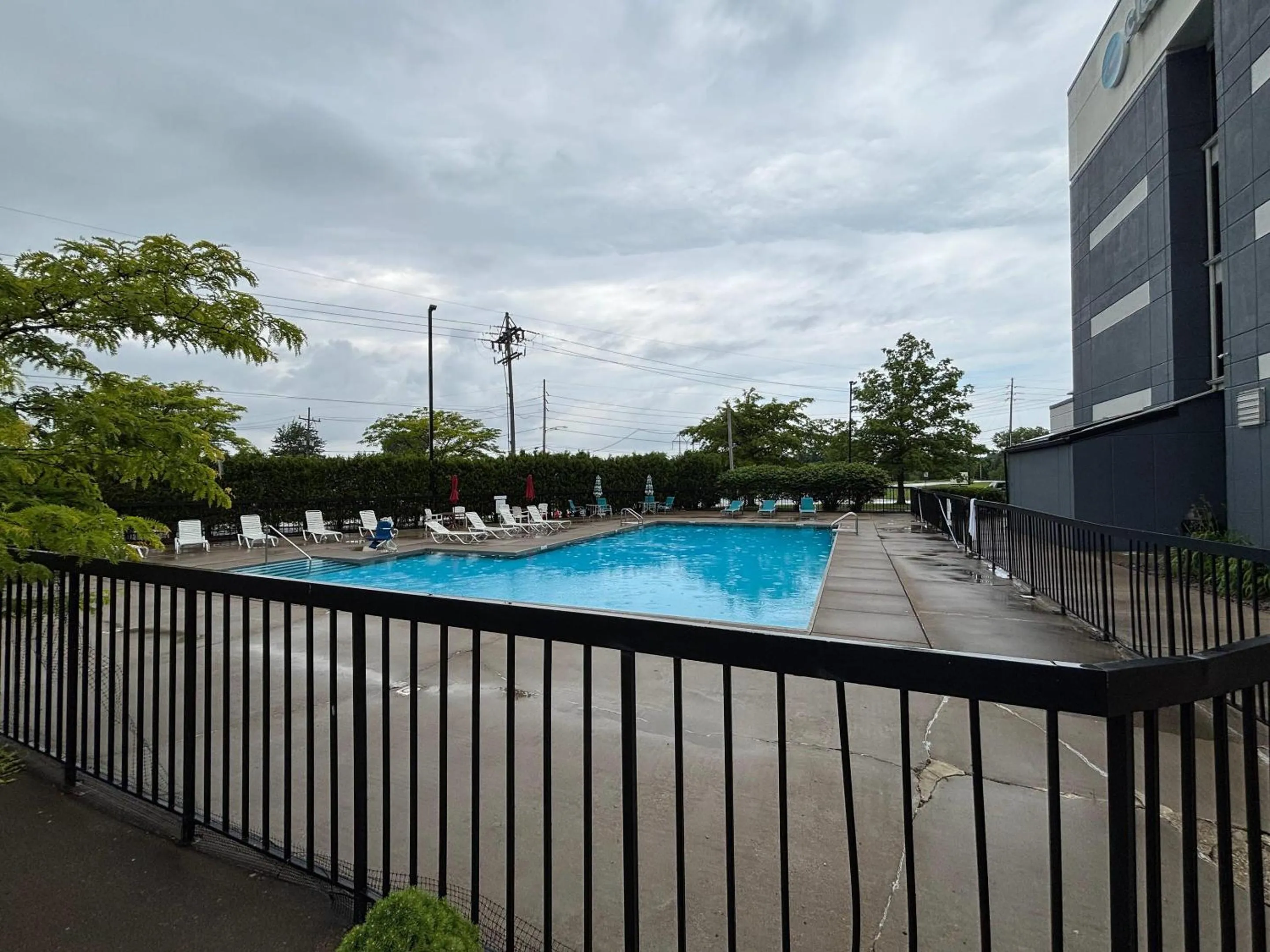 Swimming pool in Clarion Pointe Near Erie Casino