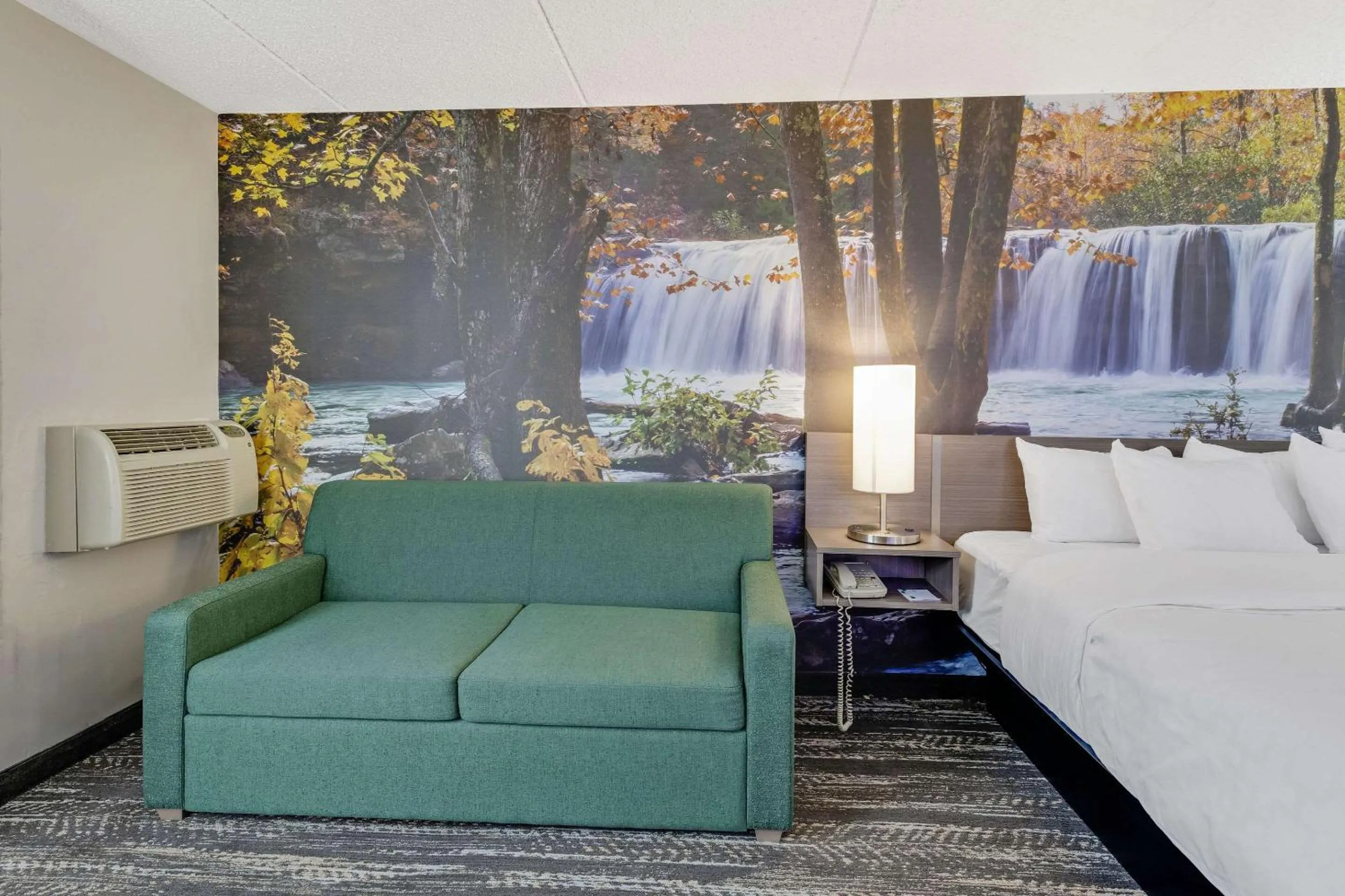 Bedroom, Bed in Clarion Pointe Near Erie Casino