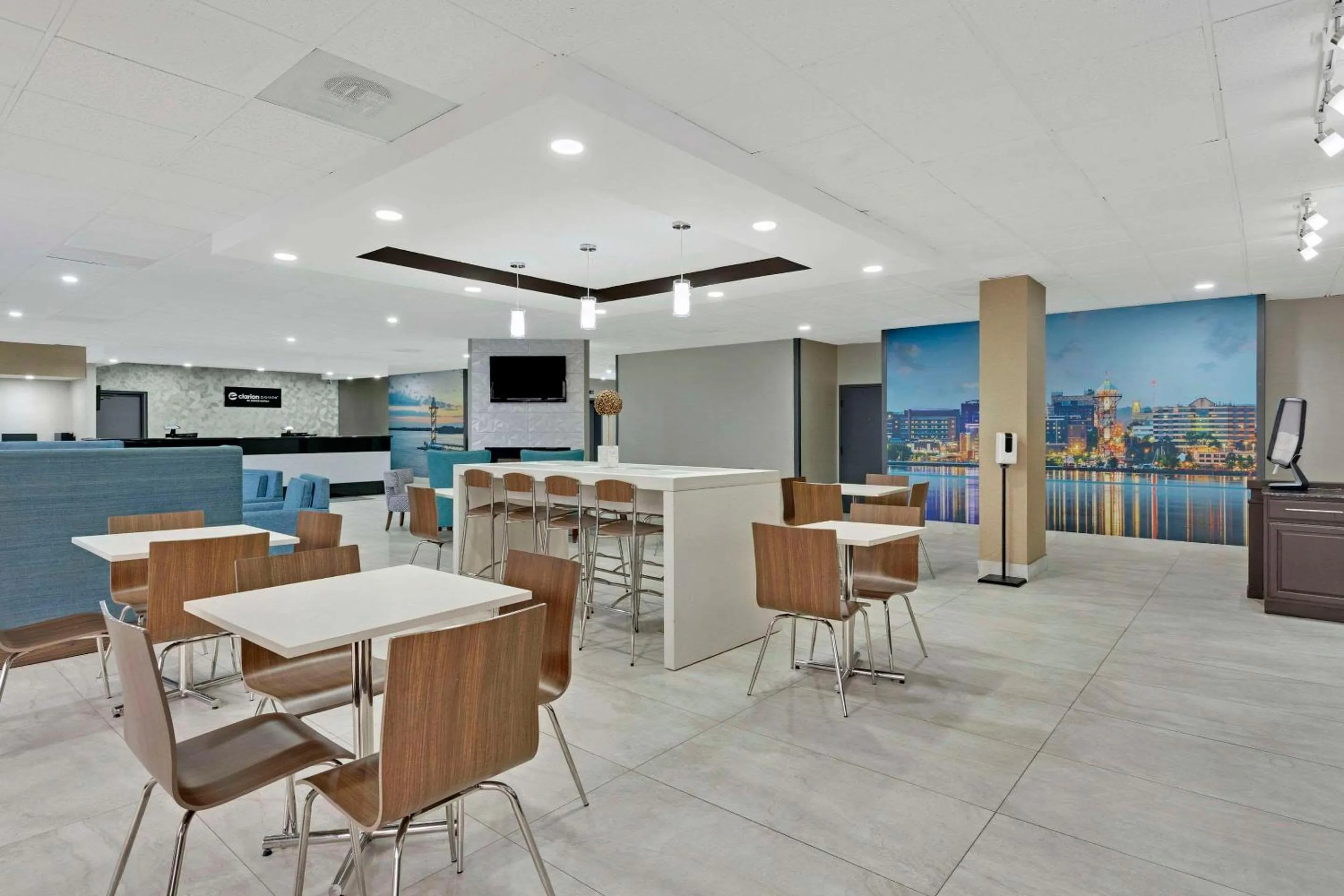 Breakfast in Clarion Pointe Near Erie Casino