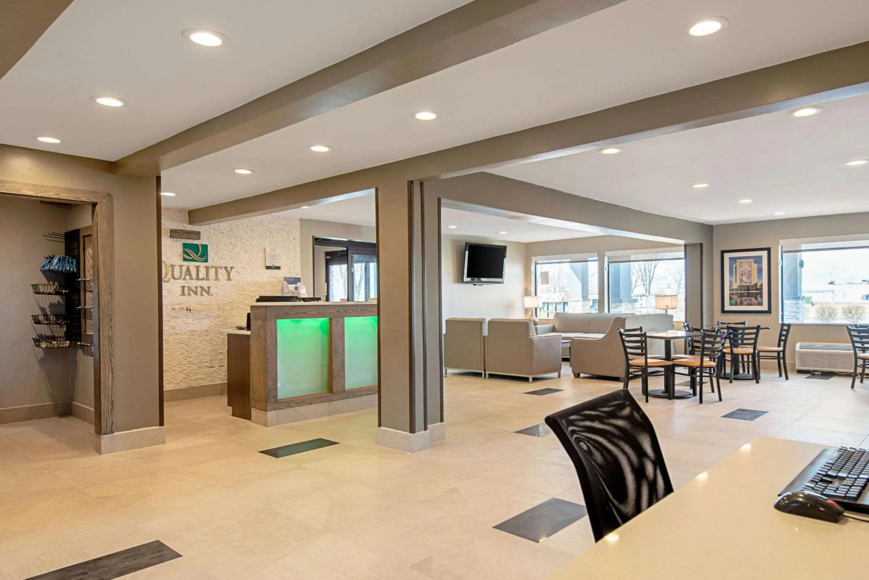 Lobby or reception in Quality Inn Mishawaka - South Bend
