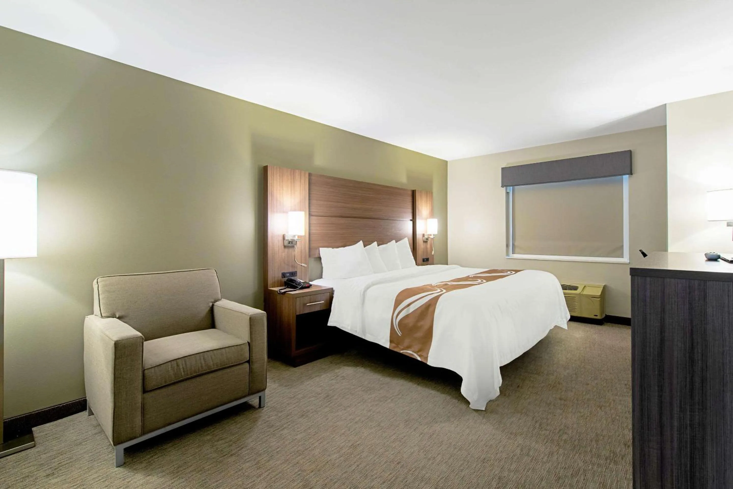 Photo of the whole room, Bed in Quality Inn Mishawaka - South Bend