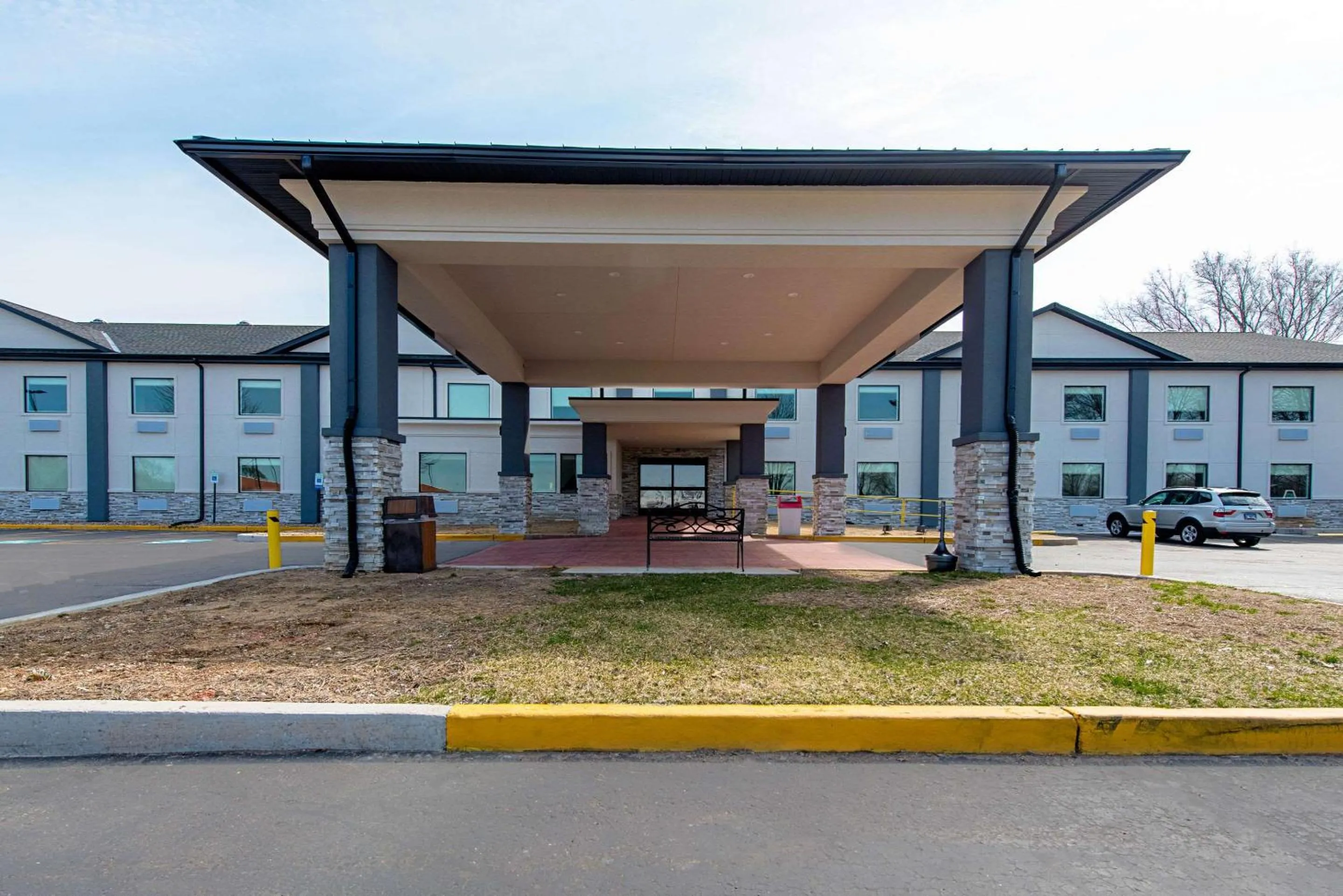 Property building in Quality Inn Mishawaka - South Bend