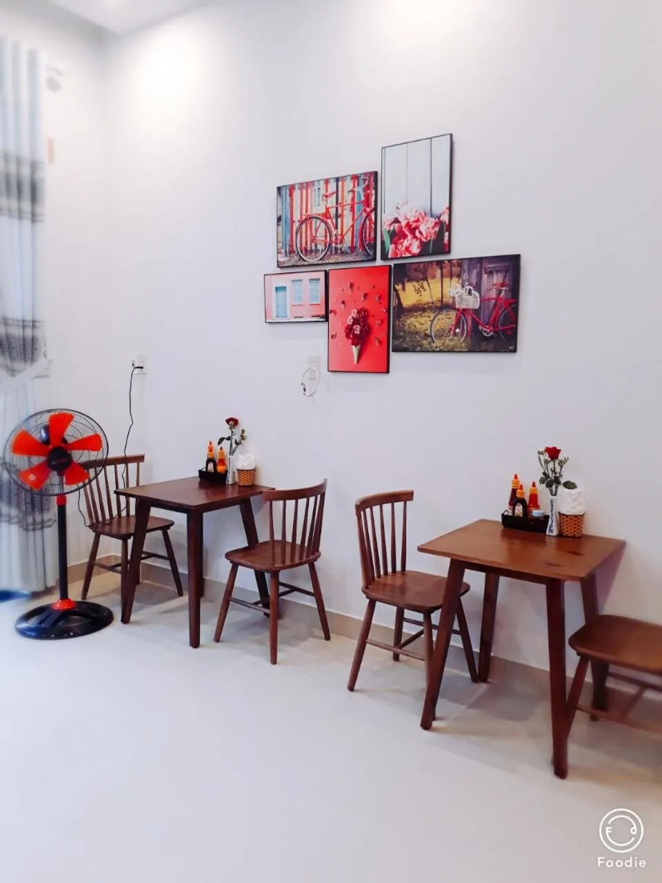 Communal lounge/ TV room in candyinn