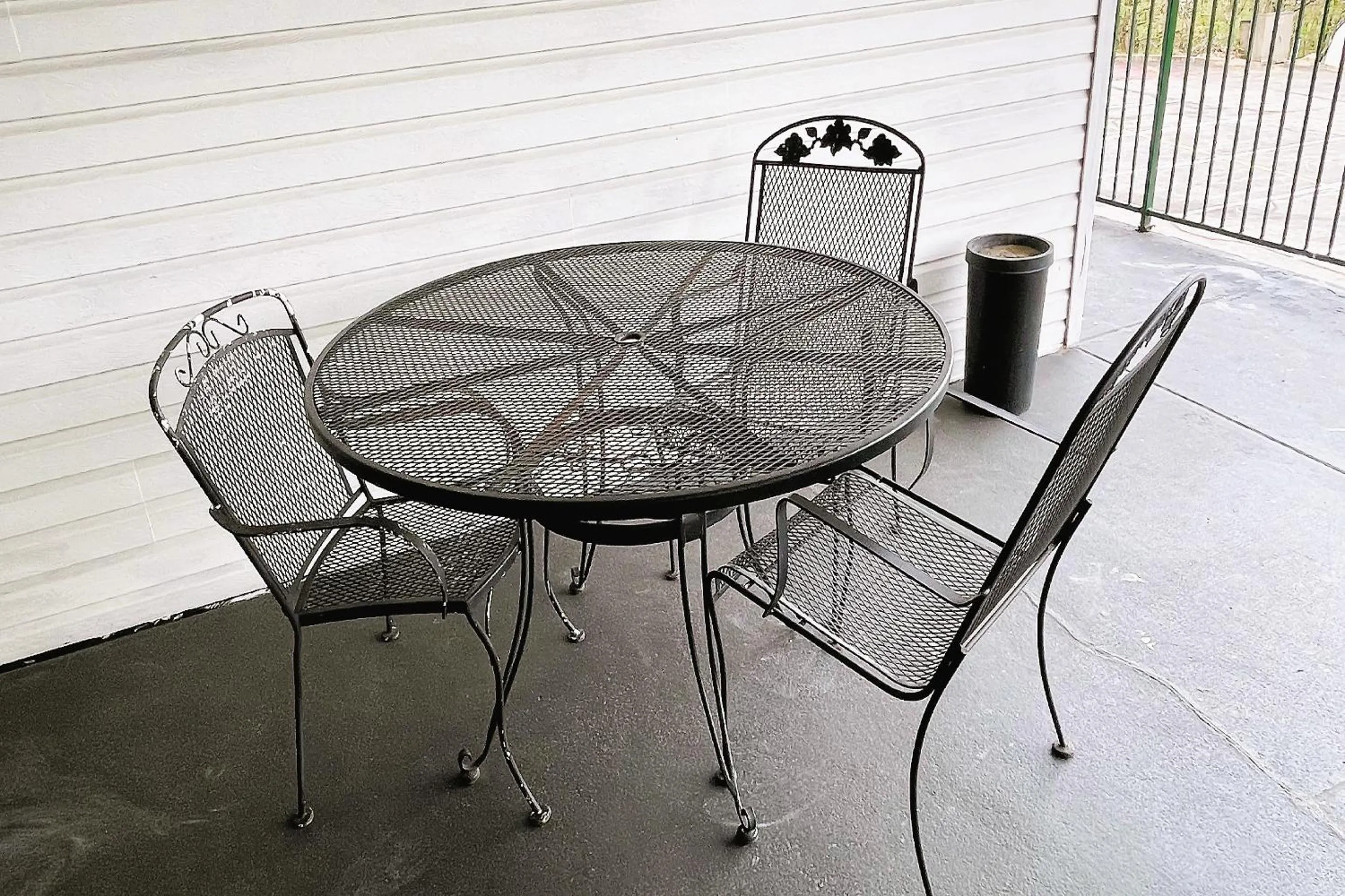 Area and facilities in Evergreen Inn