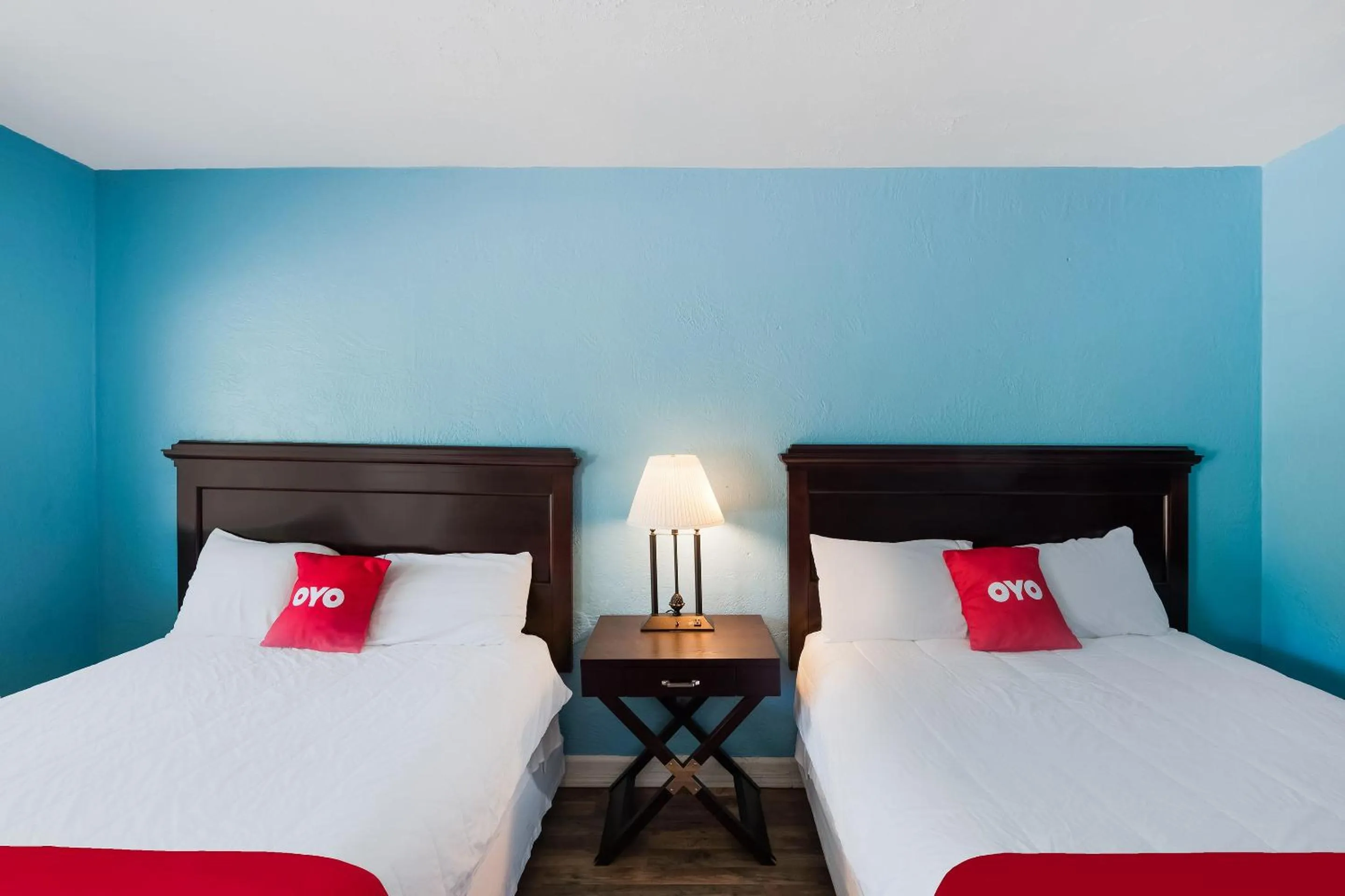 Bedroom in BlueJay Motel - Salem - Roanoke I-81