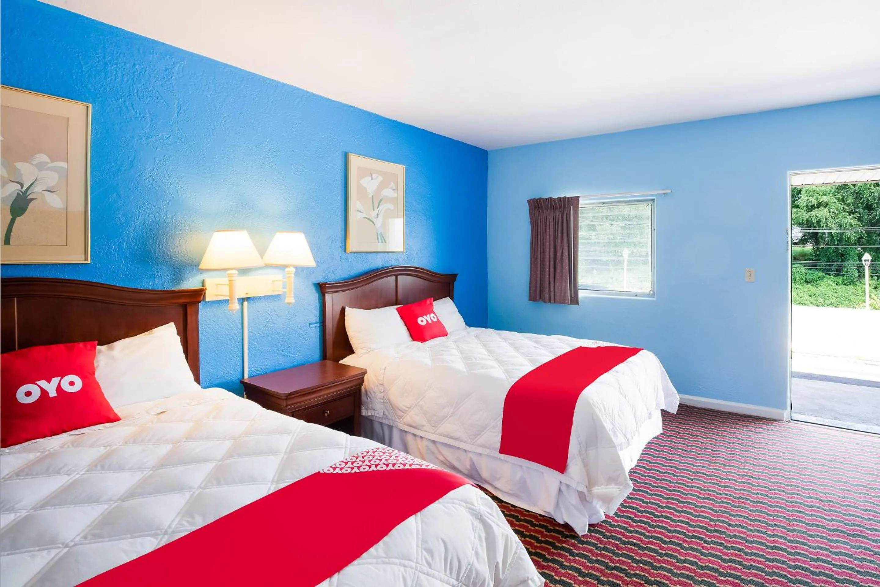 Bedroom in BlueJay Motel - Salem - Roanoke I-81