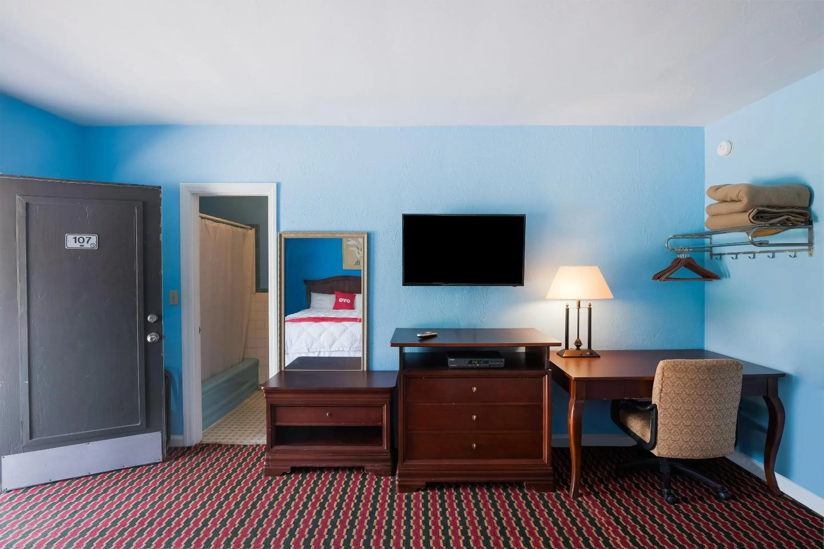 Bedroom in BlueJay Motel - Salem - Roanoke I-81