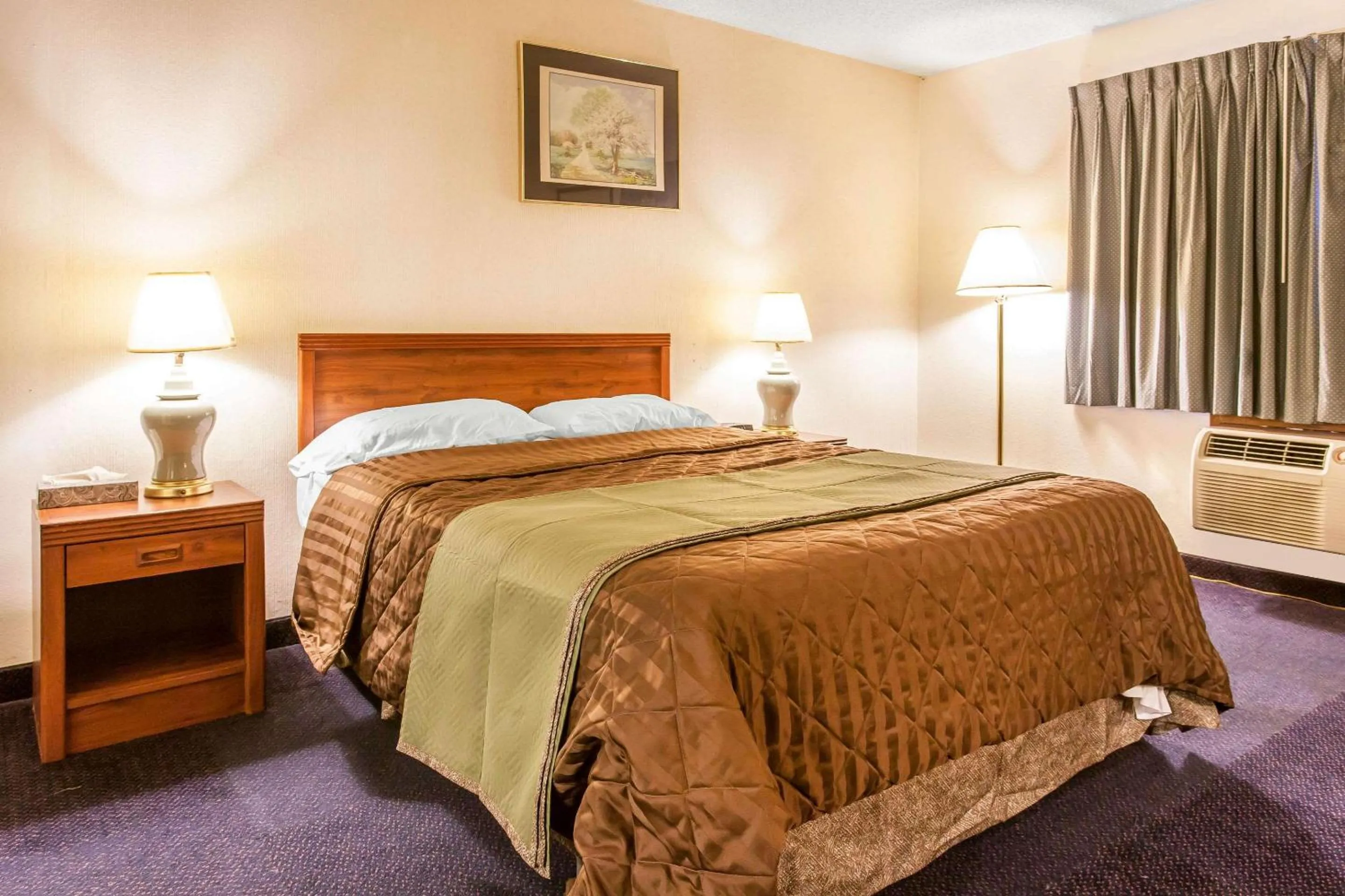 Photo of the whole room in Econo Lodge Everett