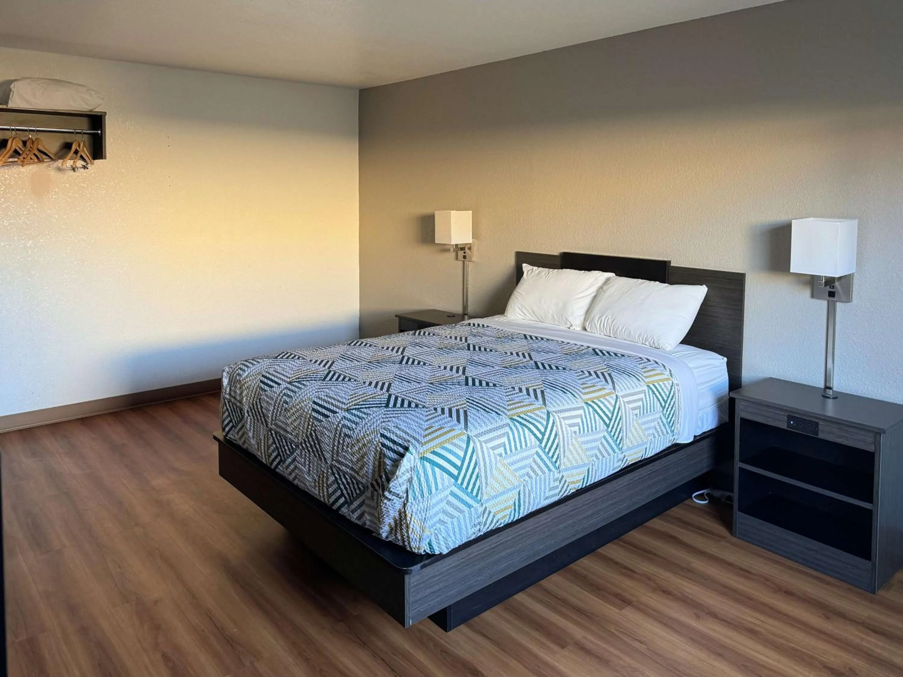 Bedroom, Bed in Motel 6-Fond Du Lac, WI