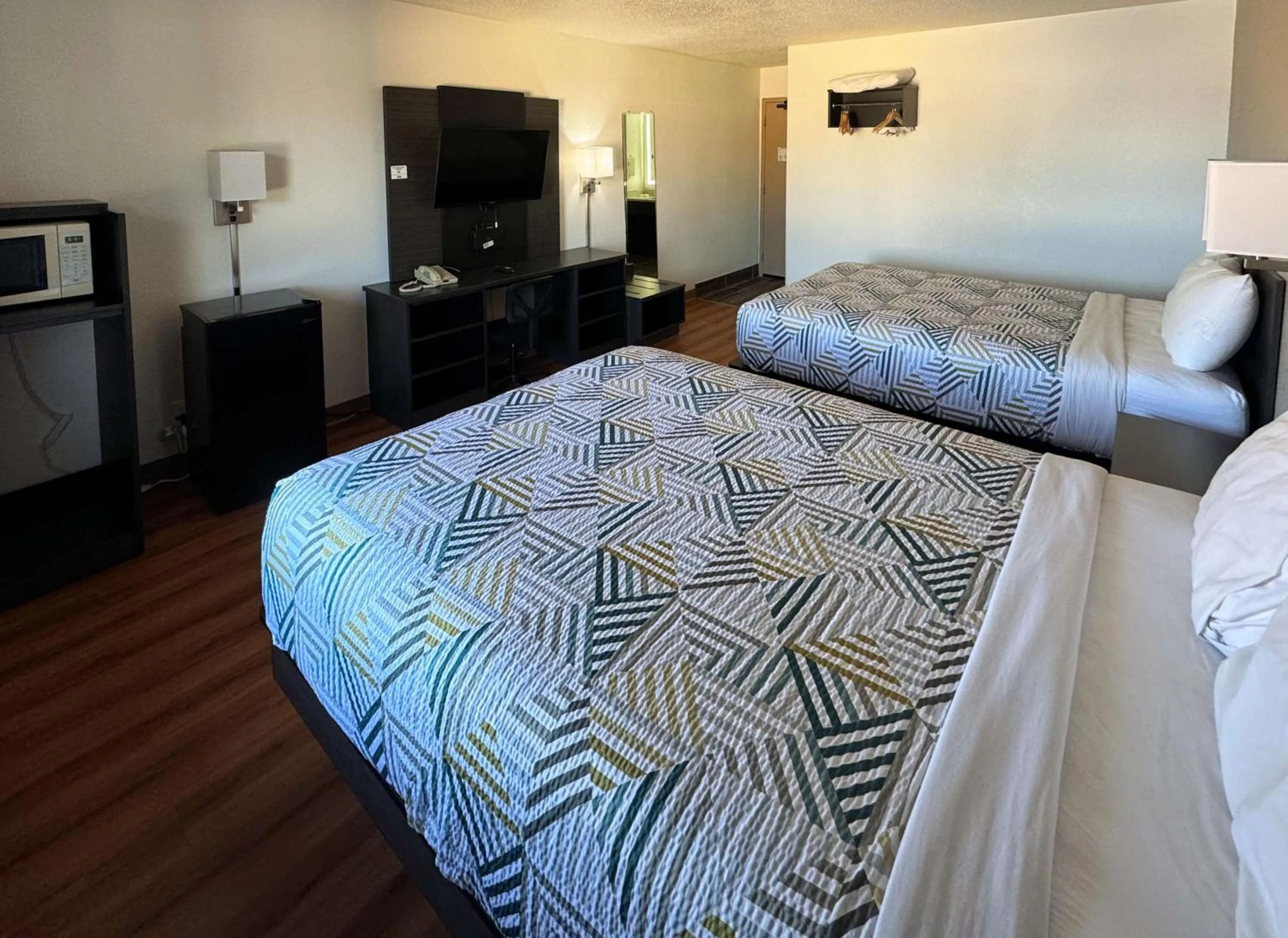 Bedroom, Bed in Motel 6-Fond Du Lac, WI