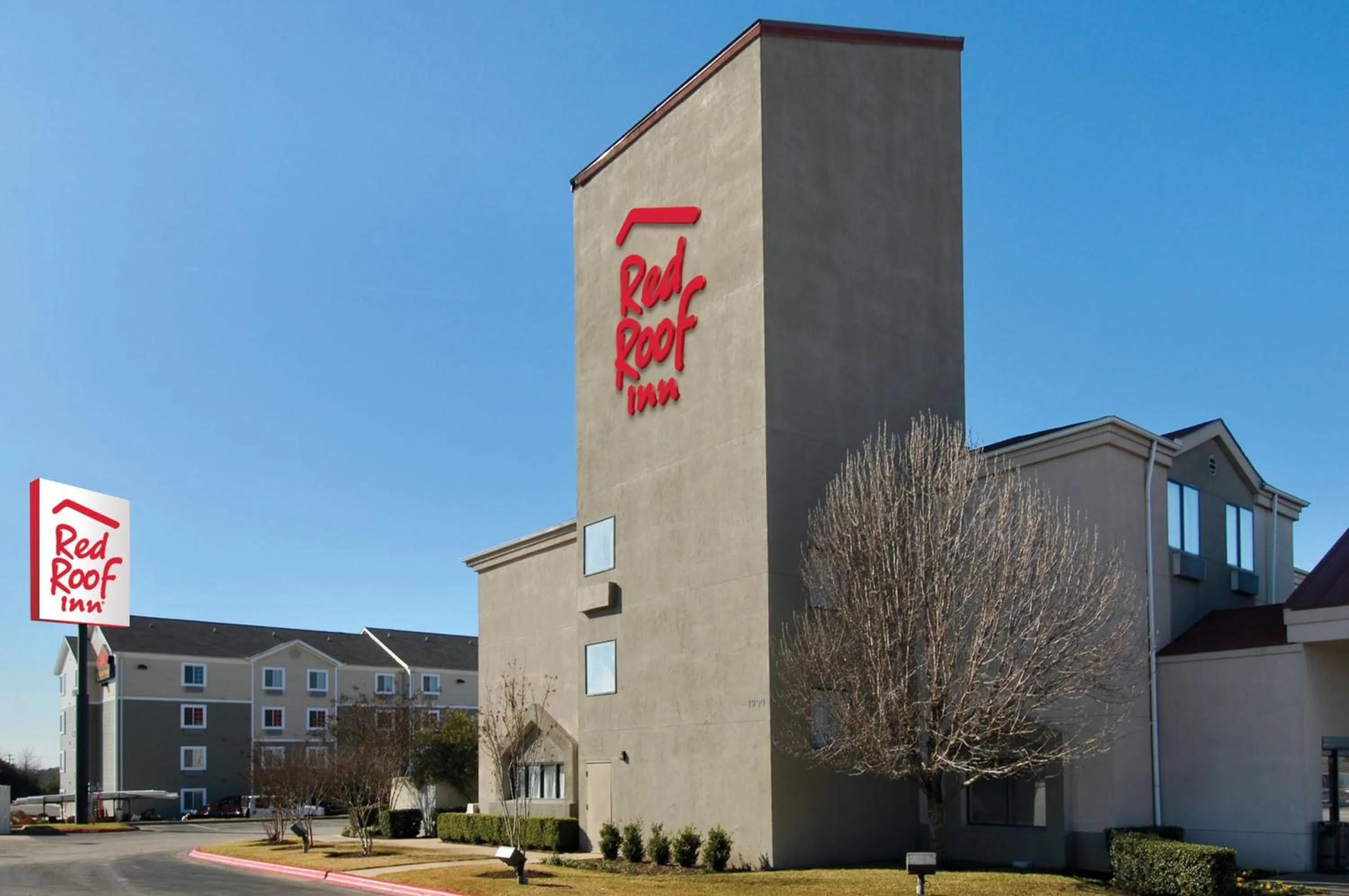 Property building in Red Roof Inn Austin - Round Rock