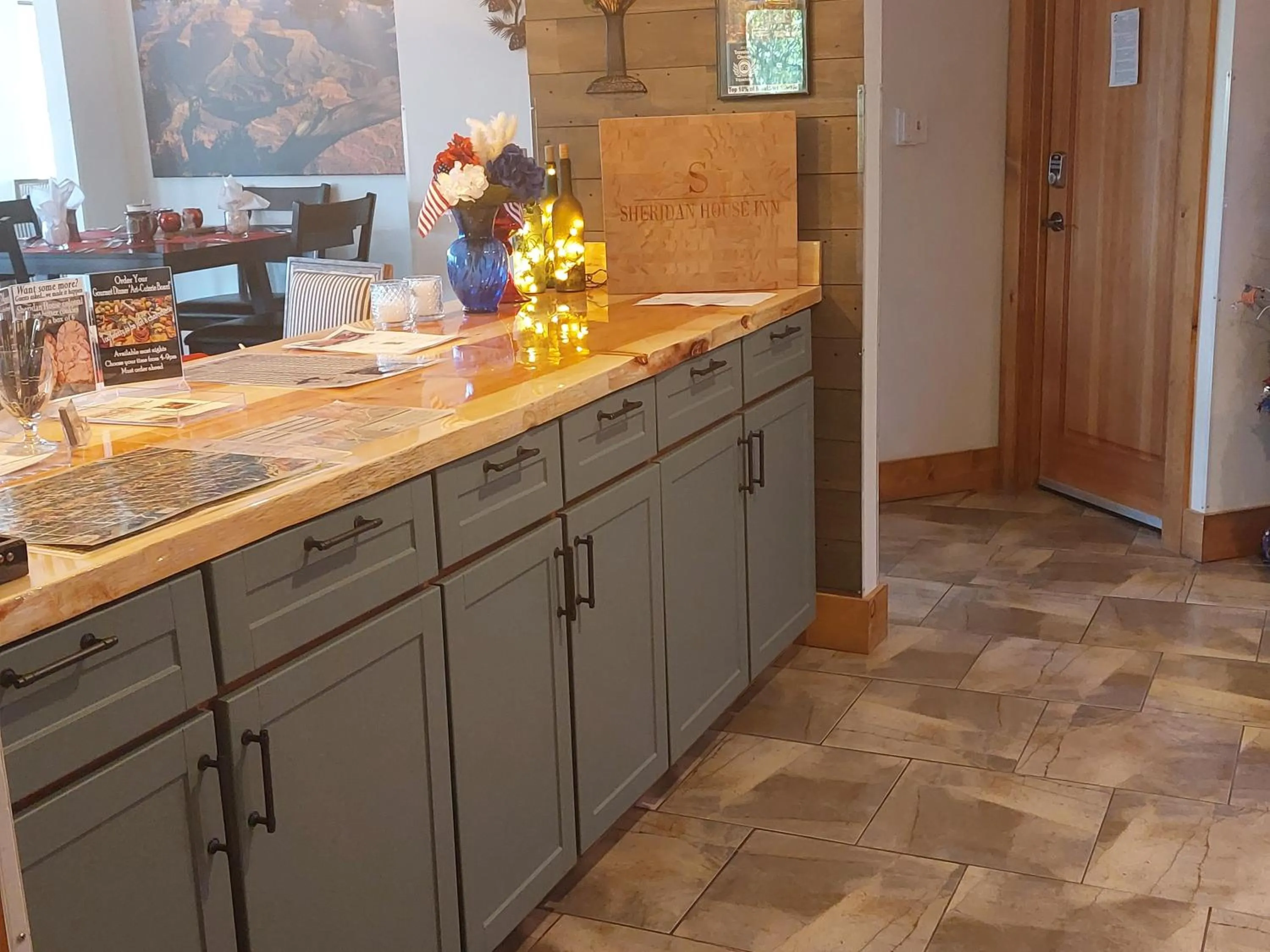 Lobby or reception in Sheridan House Inn- Adult Only Accommodation