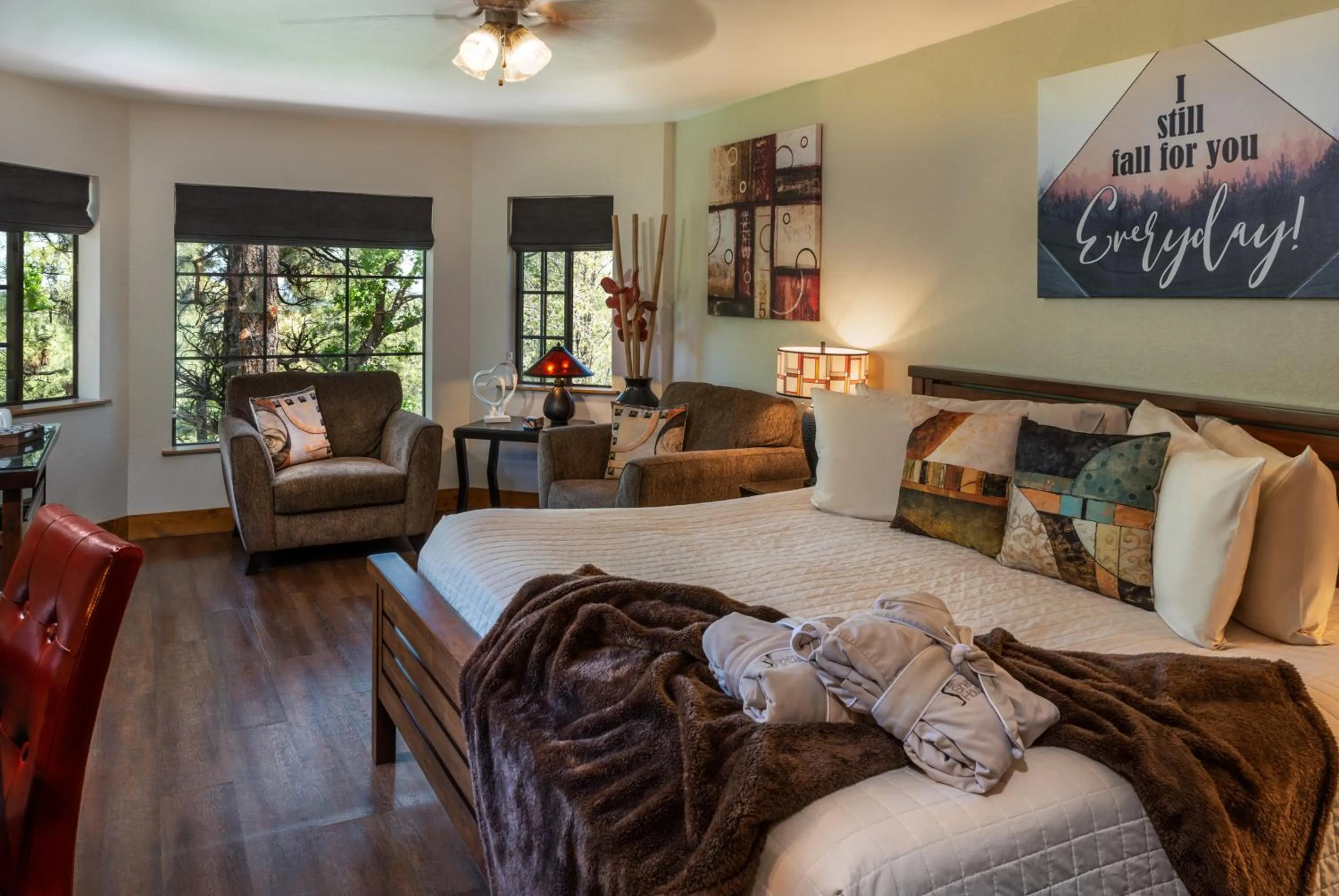 Photo of the whole room, Bed in Sheridan House Inn- Adult Only Accommodation