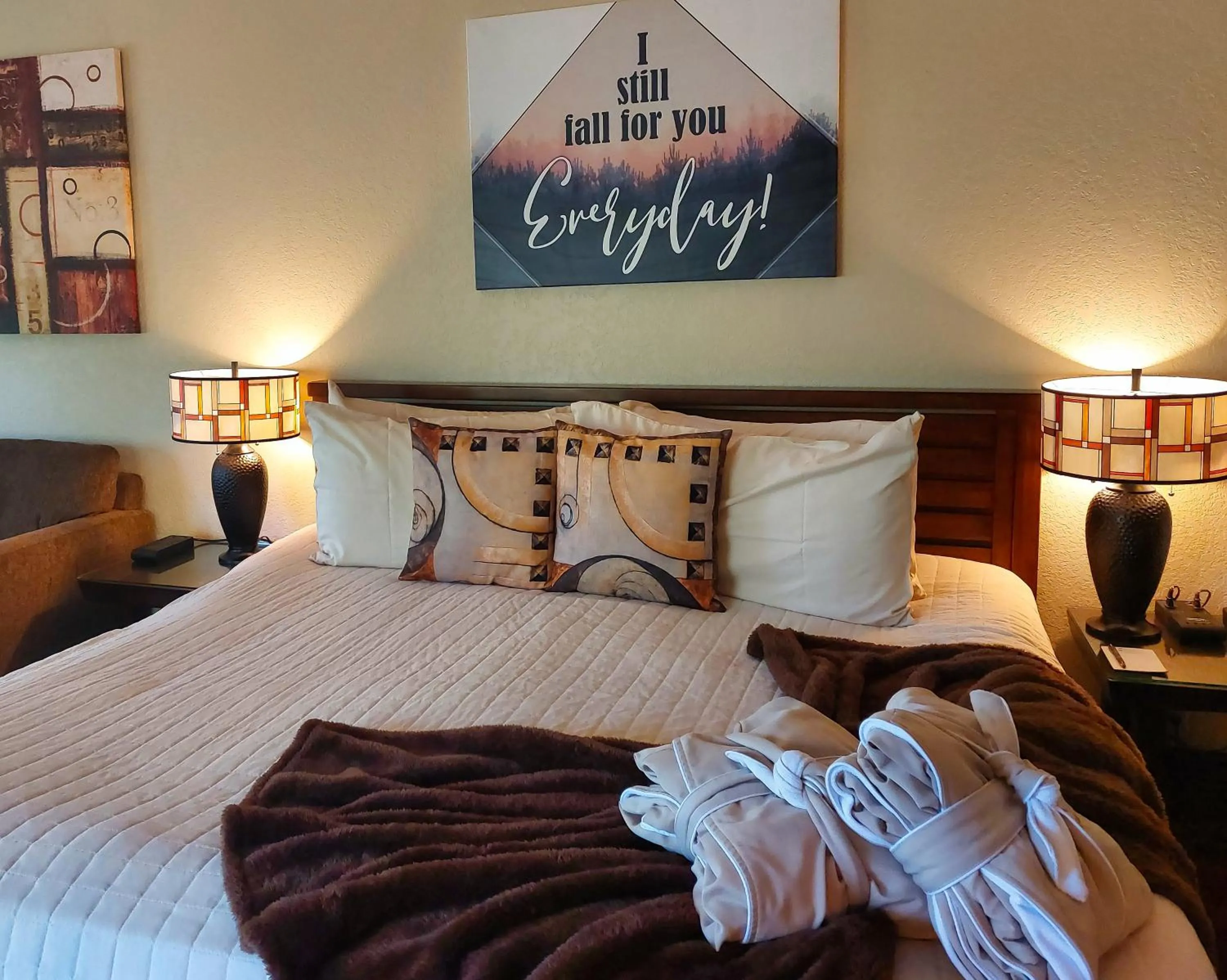 Bed in Sheridan House Inn- Adult Only Accommodation